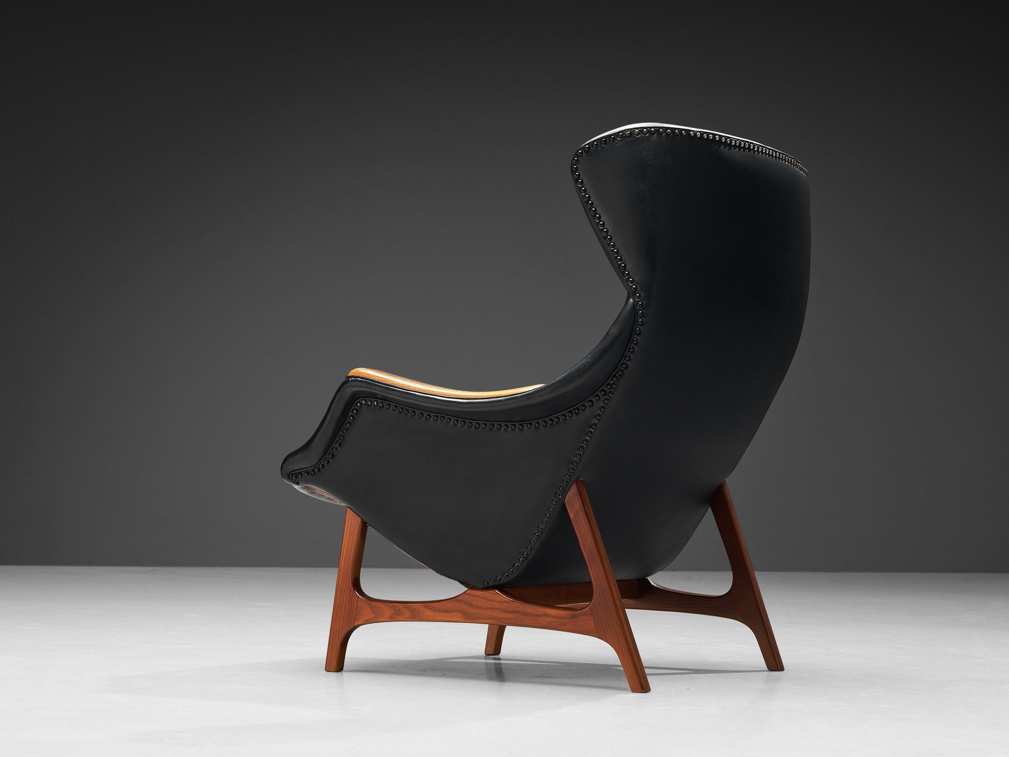 B.J. Hansen Lounge Chair in Teak and Black Upholstery seating Morentz