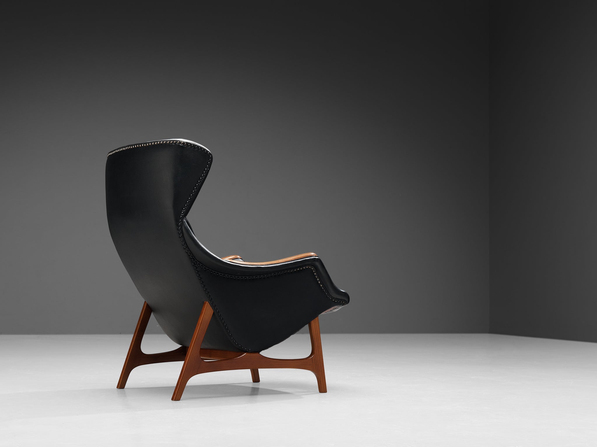 B.J. Hansen Lounge Chair in Teak and Black Upholstery seating Morentz