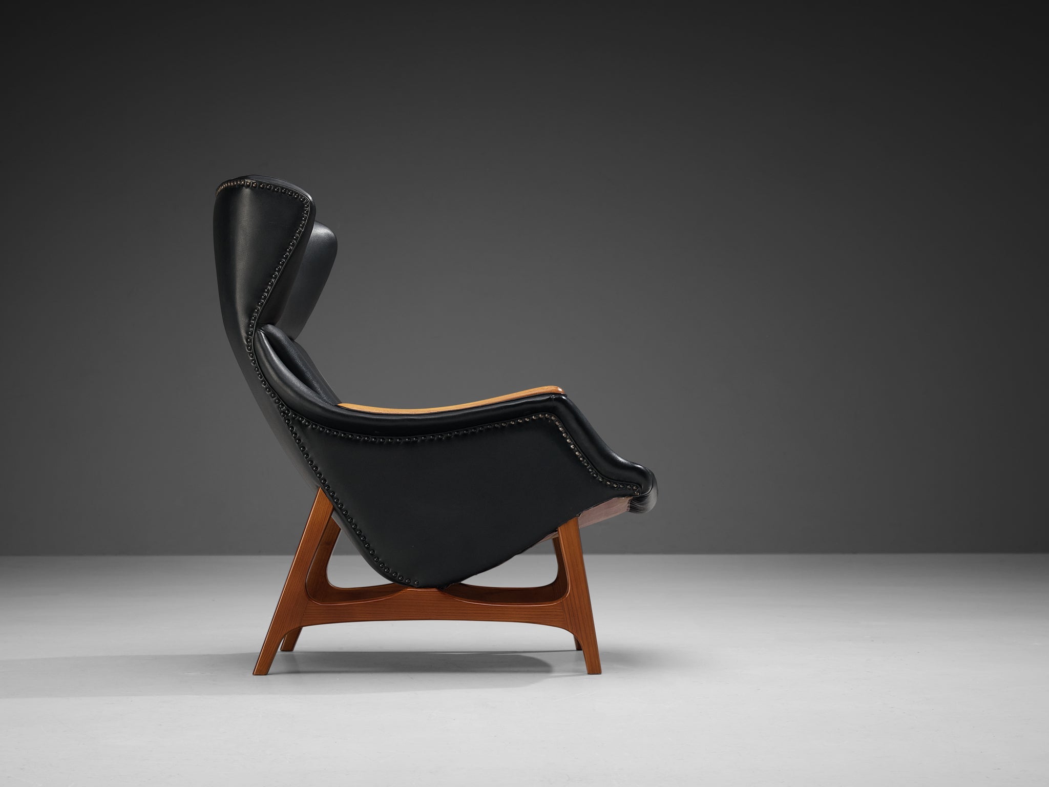 B.J. Hansen Lounge Chair in Teak and Black Upholstery seating Morentz