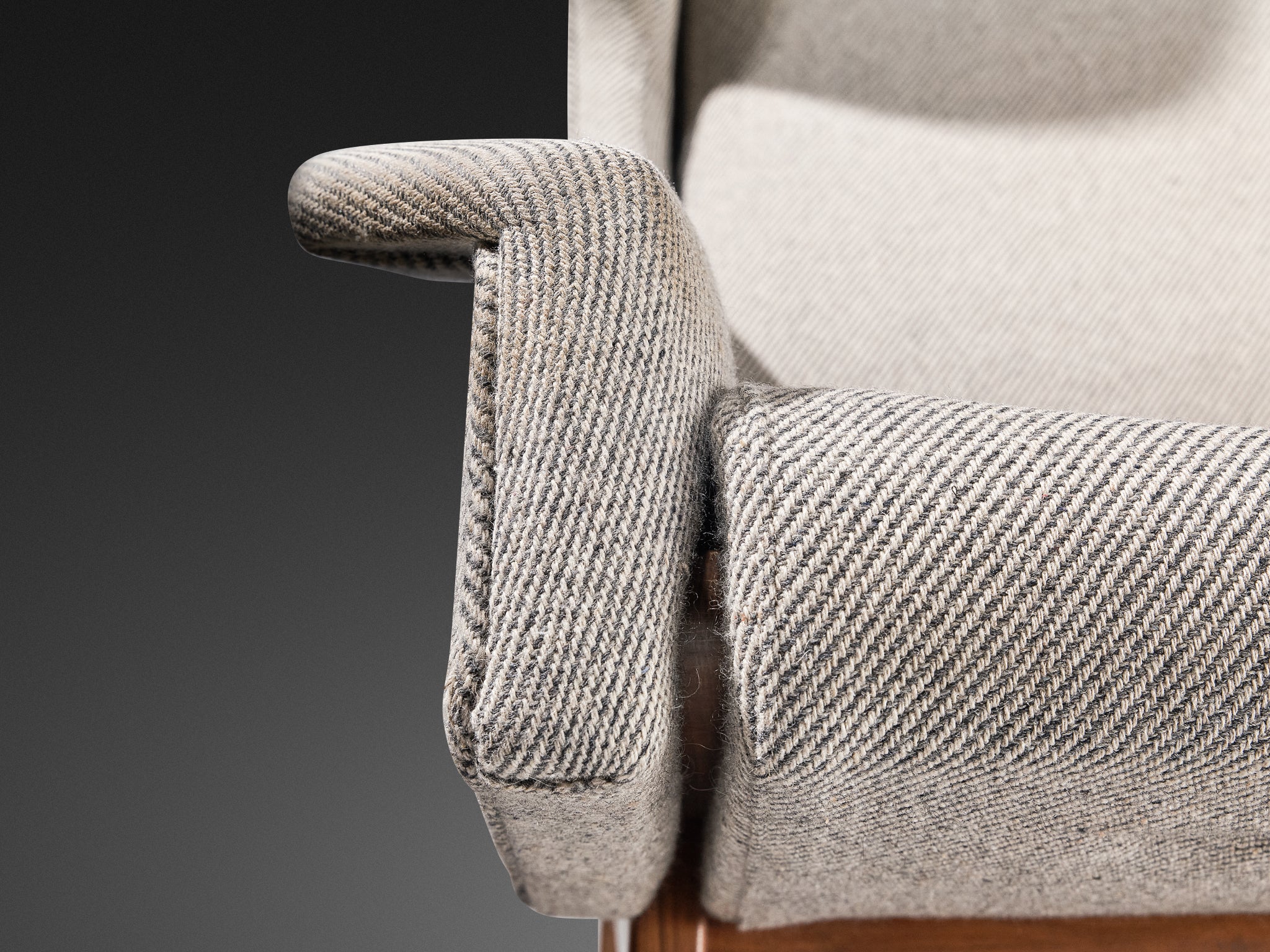 Gianfranco Frattini for Cassina Lounge Chair in Grey Wool and Walnut Seating Morentz