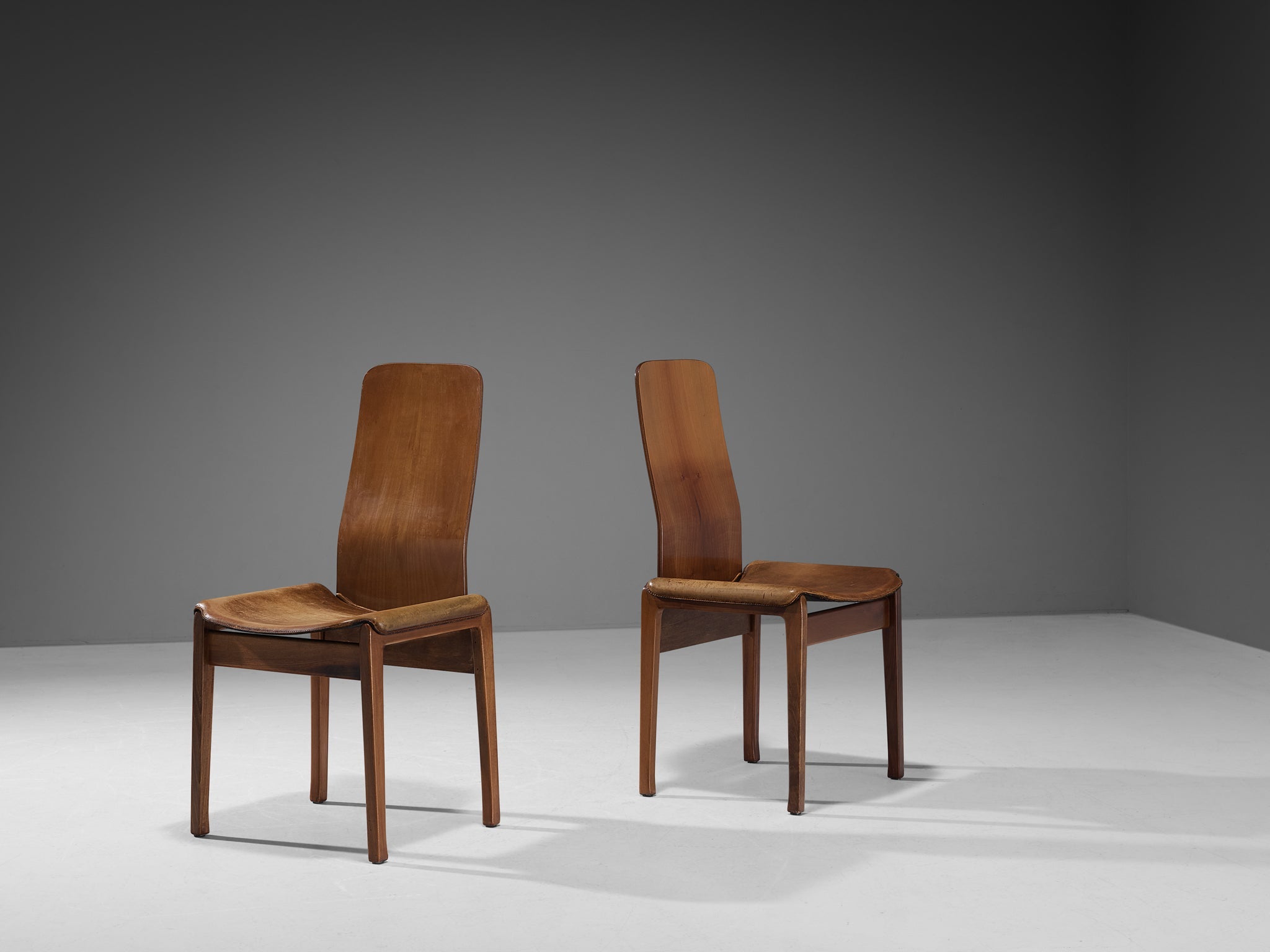 Tito Agnoli for Molteni Set of Four 'Fiorenza' Dining Chairs in Leather & Walnut seating Morentz