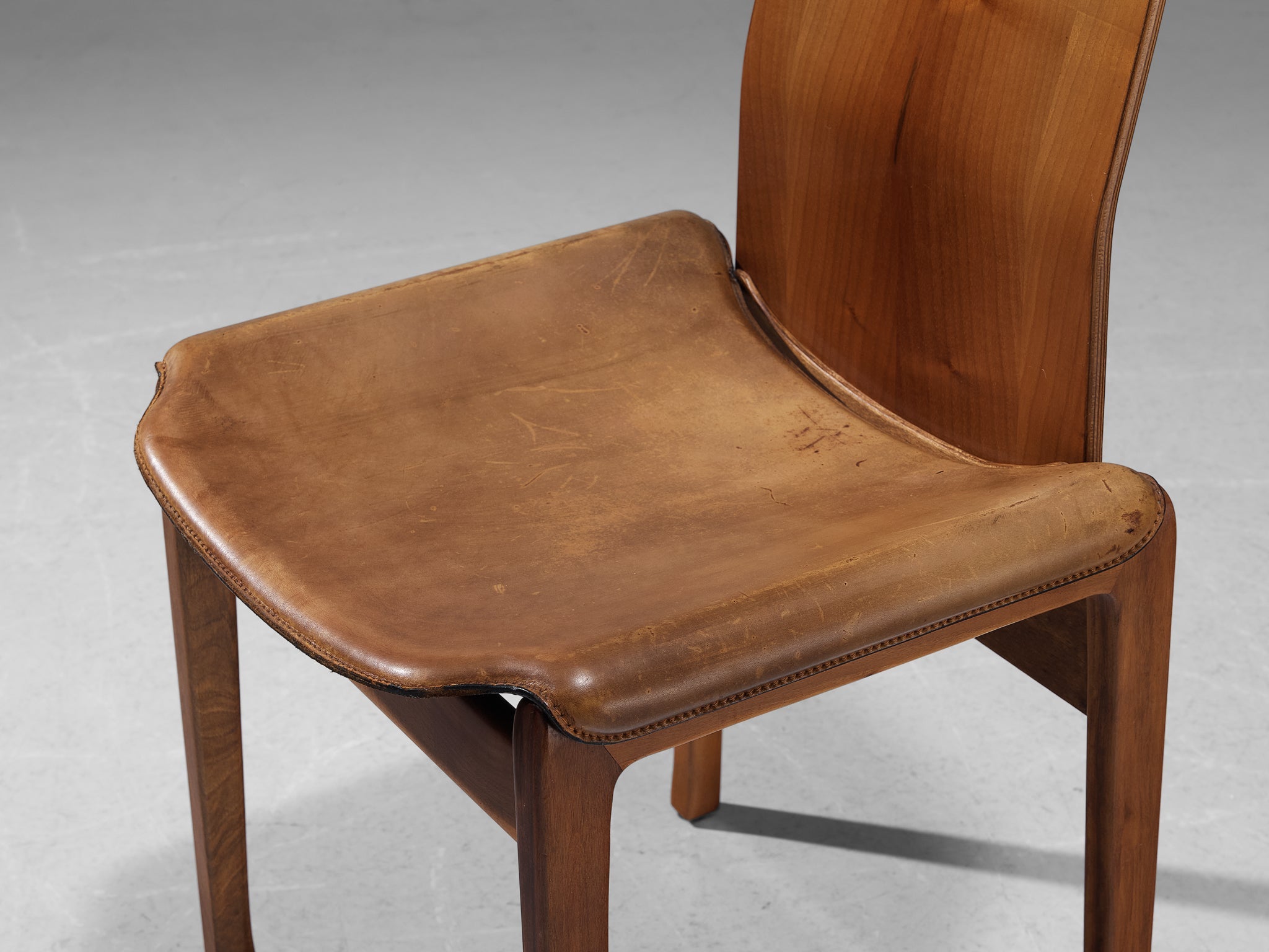 Tito Agnoli for Molteni Set of Four 'Fiorenza' Dining Chairs in Leather & Walnut seating Morentz
