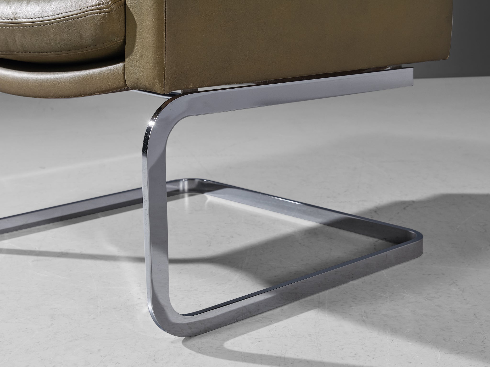 Robert Haussmann for De Sede 'DS-201' Armchair in Olive Green Leather Seating Morentz