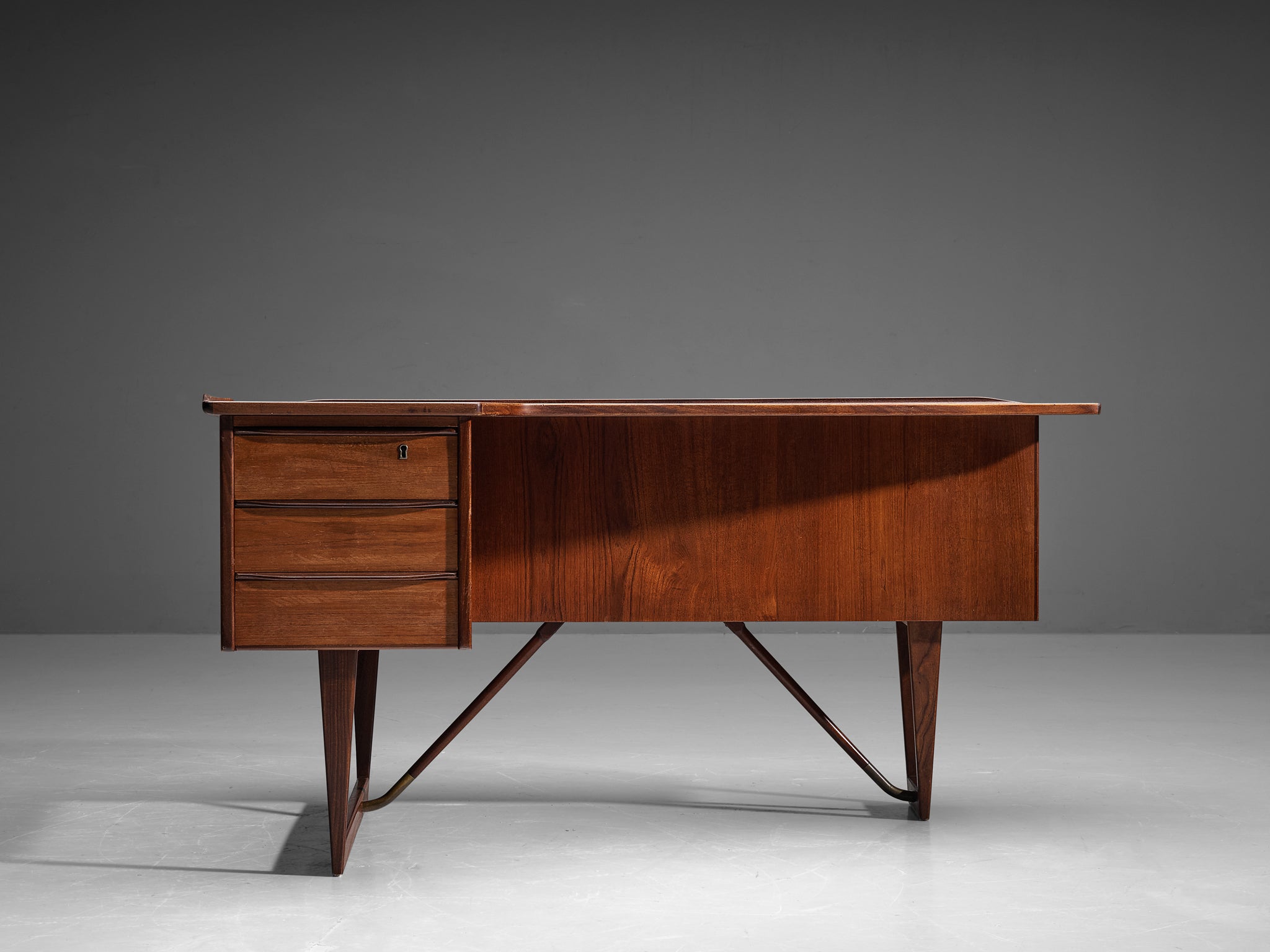 Peter Løvig Nielsen for Hedensted Møbelfabrik 'Boomerang' Desk in Teak Tables Morentz