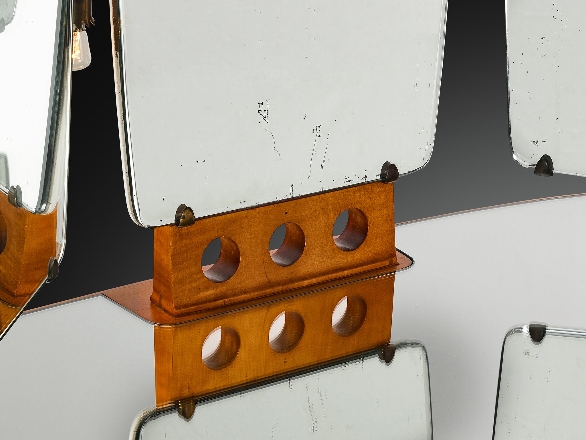 Rare Osvaldo Borsani Vanity Table in Maple with Mirrors and Built-in Lights Tables Morentz