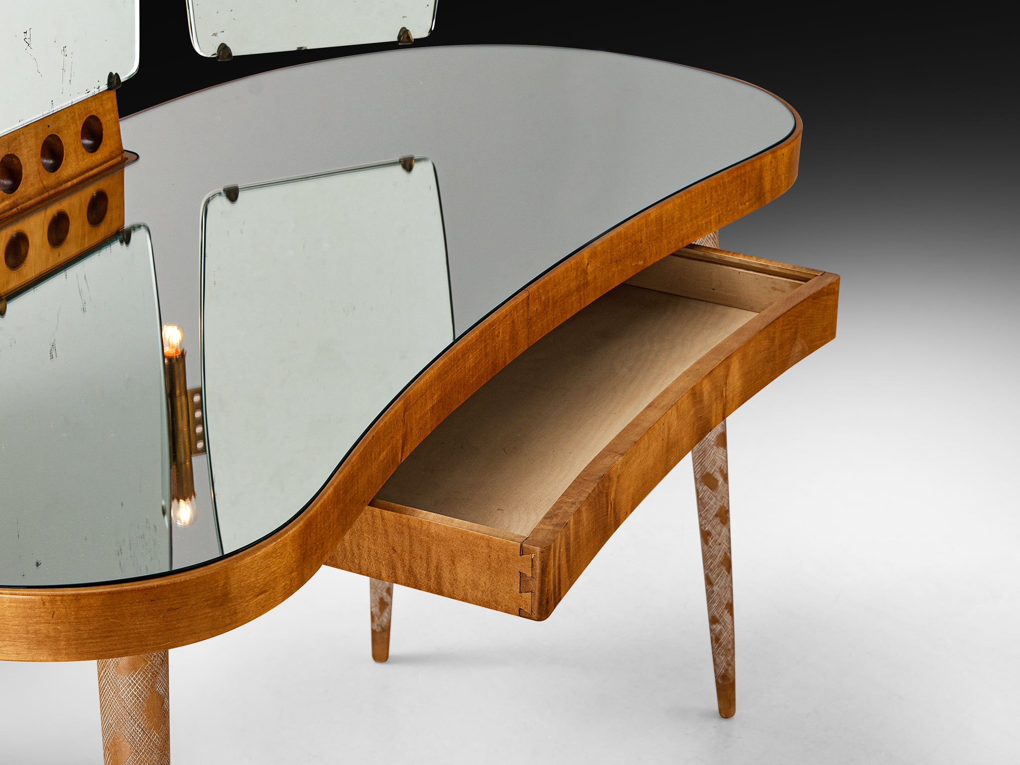 Rare Osvaldo Borsani Vanity Table in Maple with Mirrors and Built-in Lights Tables Morentz