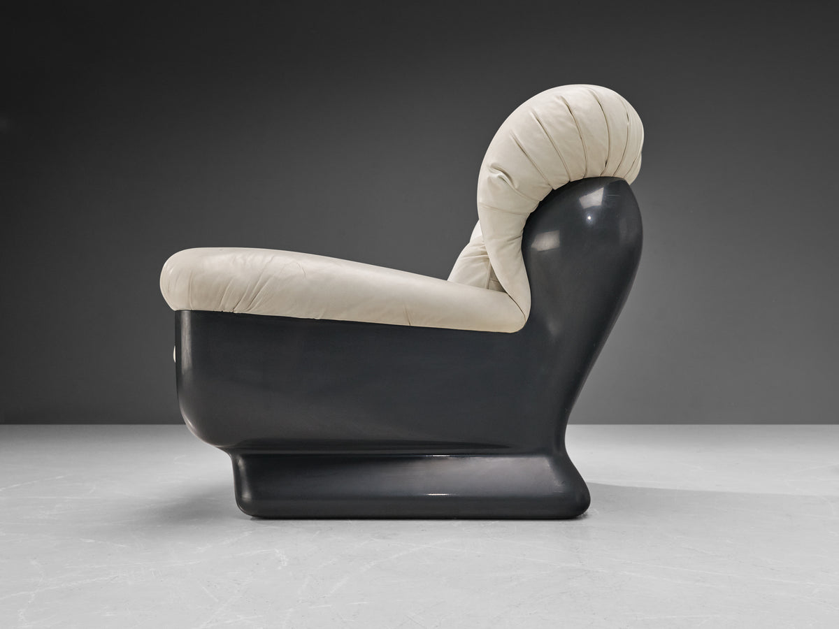 Italian Bulky Pair of Lounge Chairs in Fiberglass and Leatherette Seating Morentz