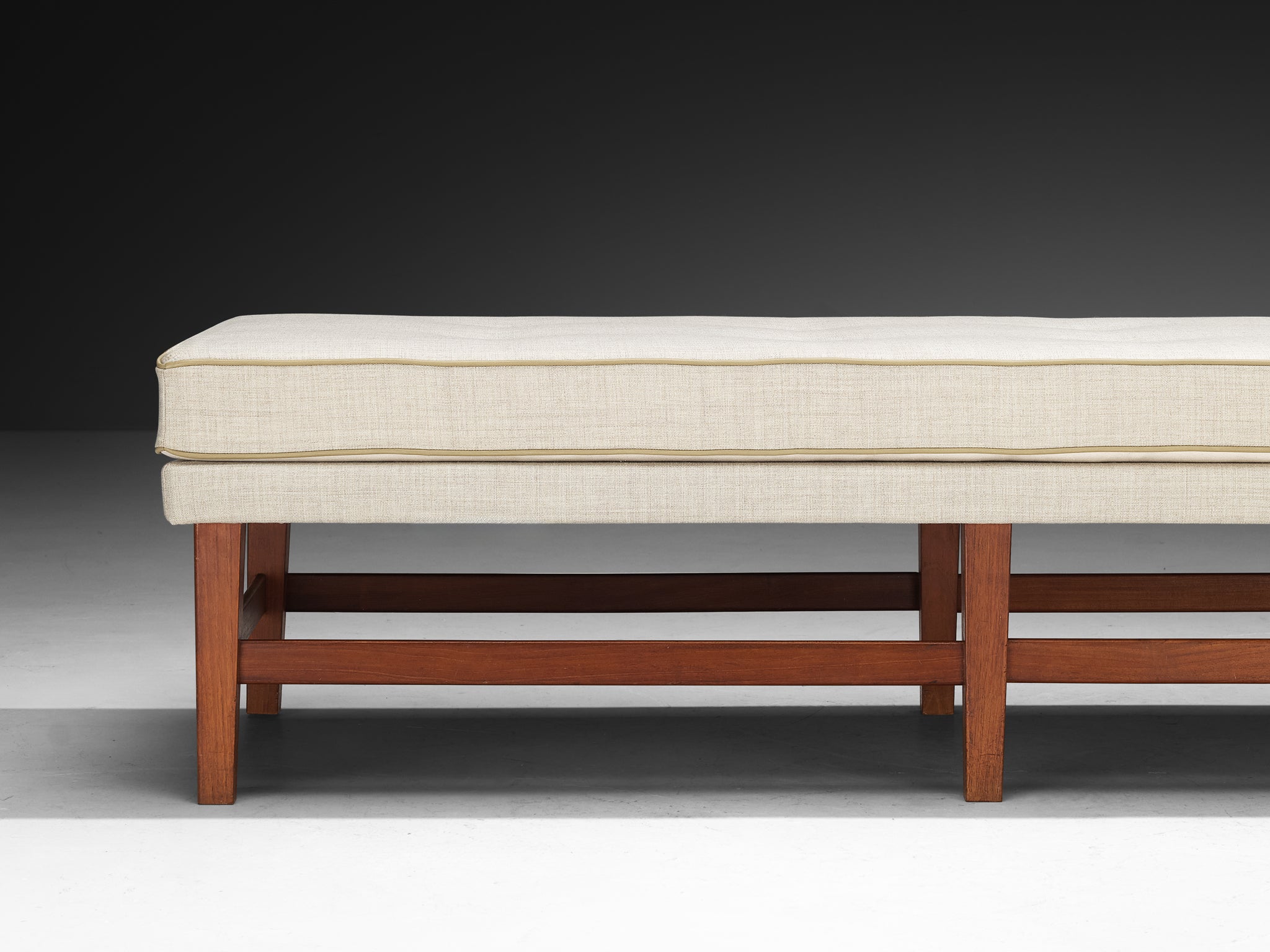 Mid-Century Modern Daybed in Mahogany Seating Morentz
