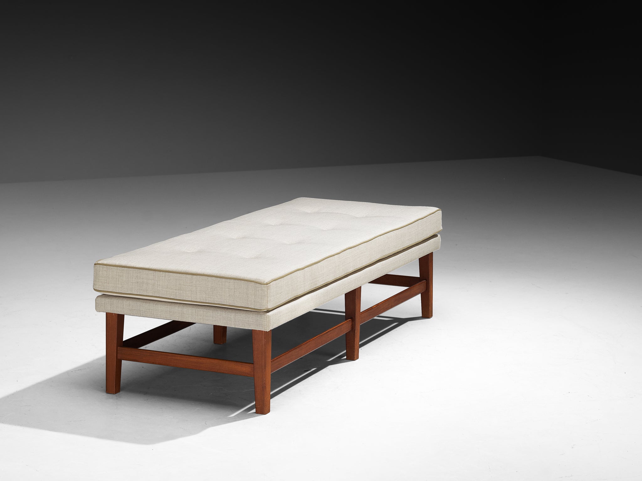 Mid-Century Modern Daybed in Mahogany Seating Morentz