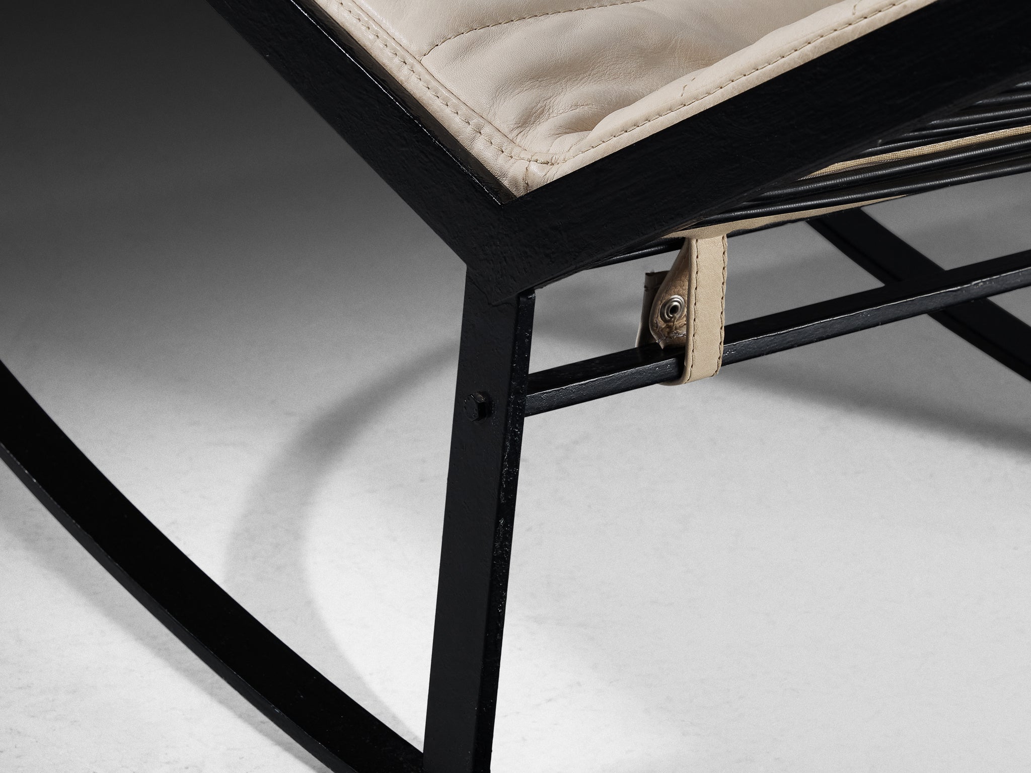 1960s French Geometric Rocking Chair in Black Steel and Off-White Leather Seating Morentz