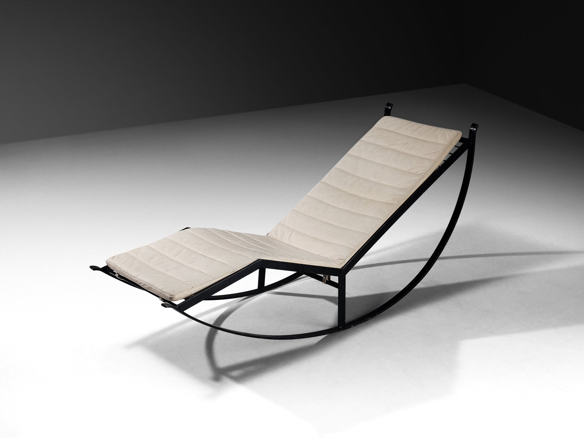1960s French Geometric Rocking Chair in Black Steel and Off-White Leather Seating Morentz