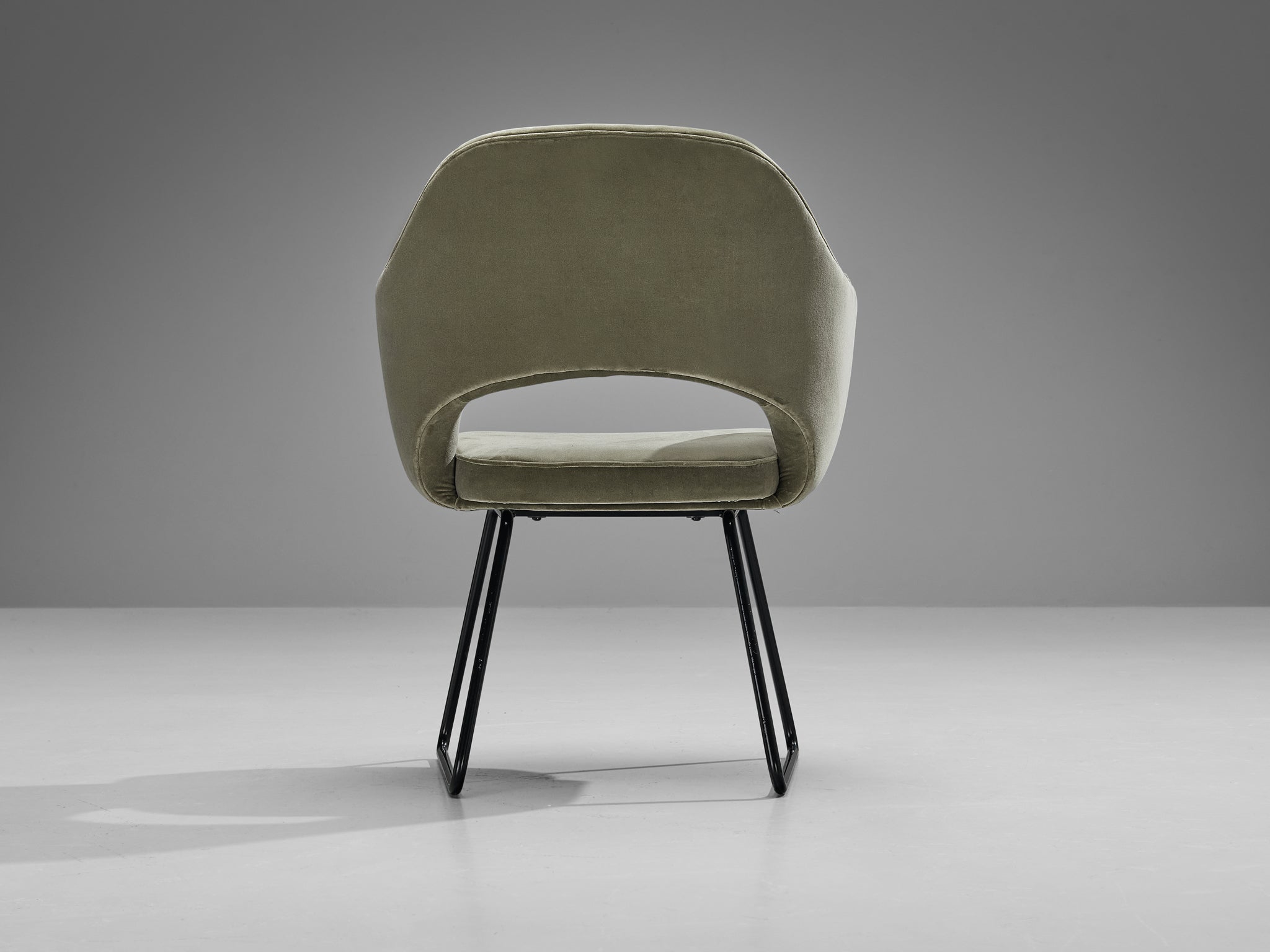 Eero Saarinen Limited Edition ‘Conference’ Armchairs of UNESCO Paris seating Morentz