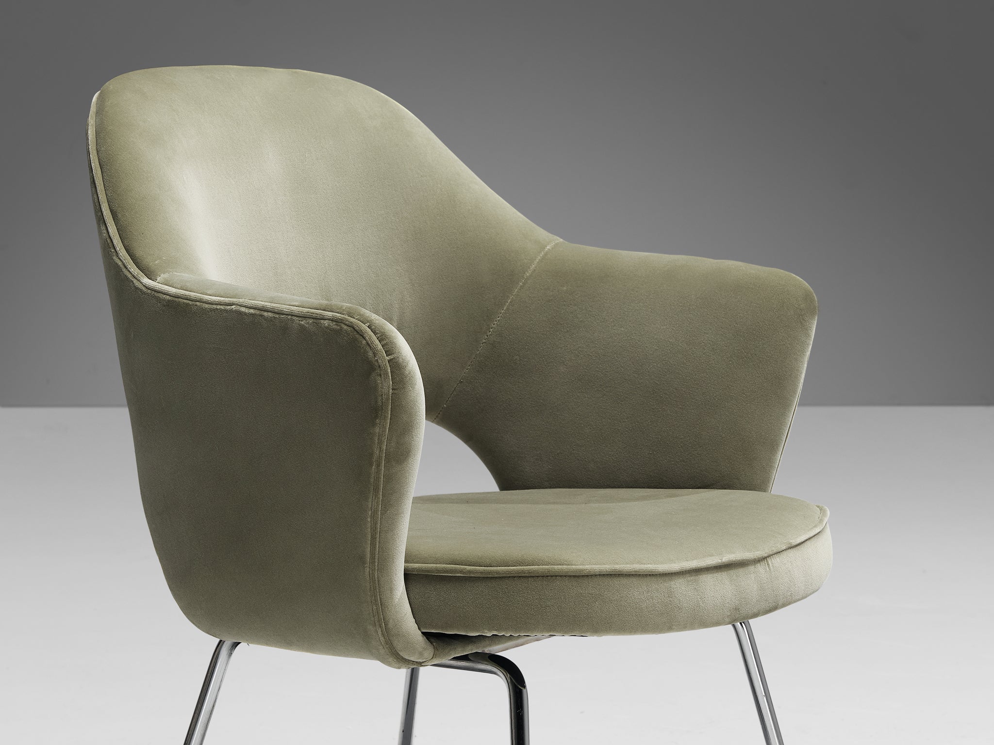 Eero Saarinen Limited Edition ‘Conference’ Armchairs of UNESCO Paris seating Morentz