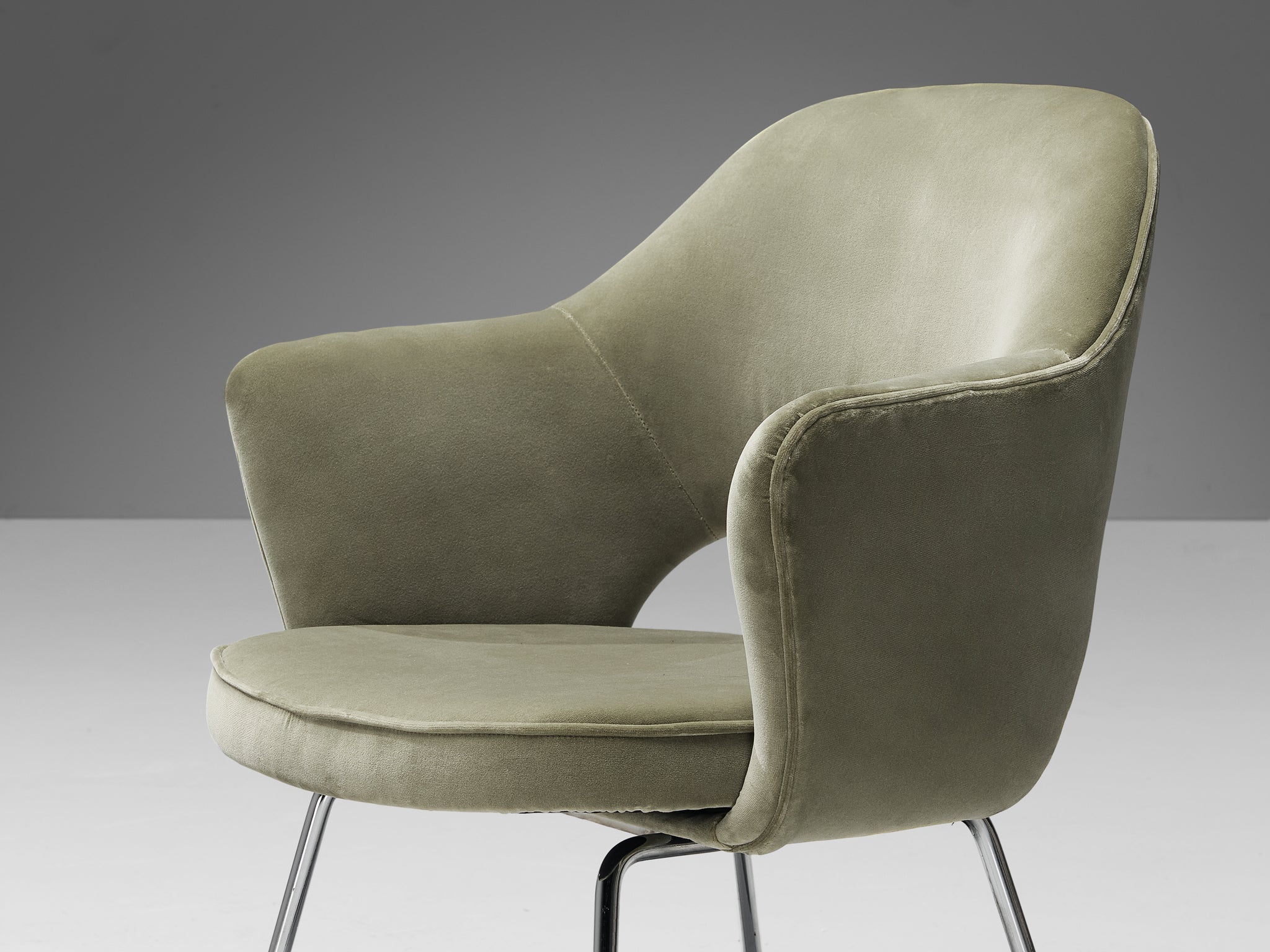Eero Saarinen Limited Edition ‘Conference’ Armchairs of UNESCO Paris seating Morentz