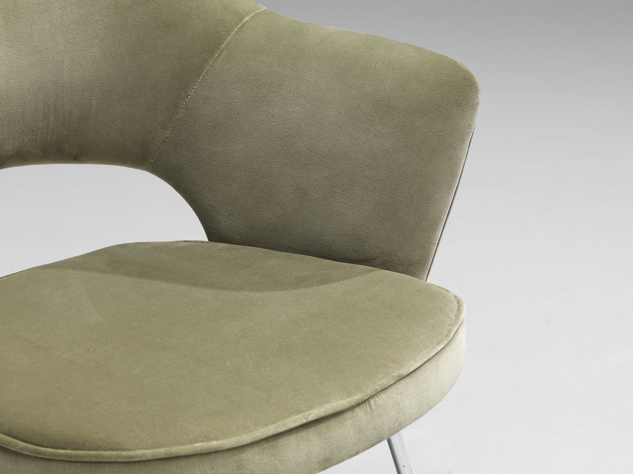 Eero Saarinen Limited Edition ‘Conference’ Armchairs of UNESCO Paris seating Morentz