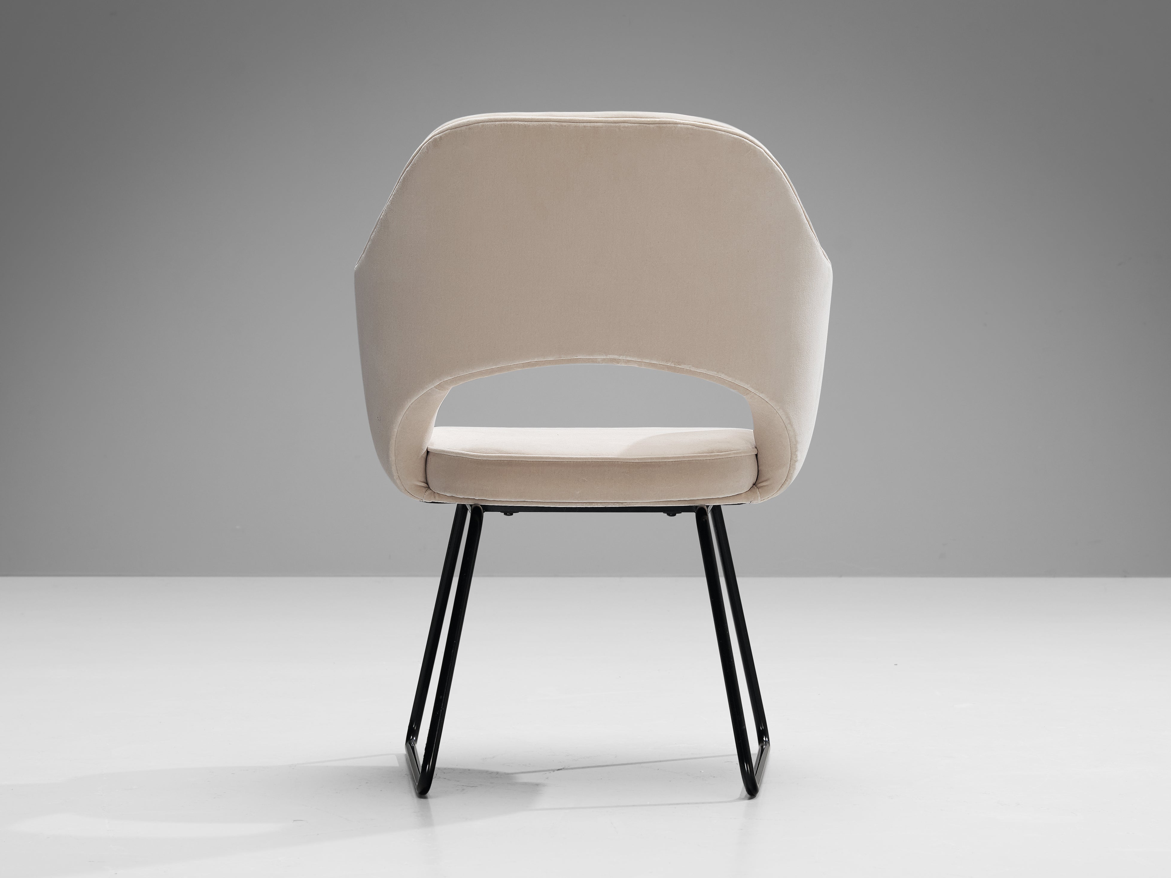 Eero Saarinen Limited Edition ‘Conference’ Armchairs of UNESCO Paris seating Morentz