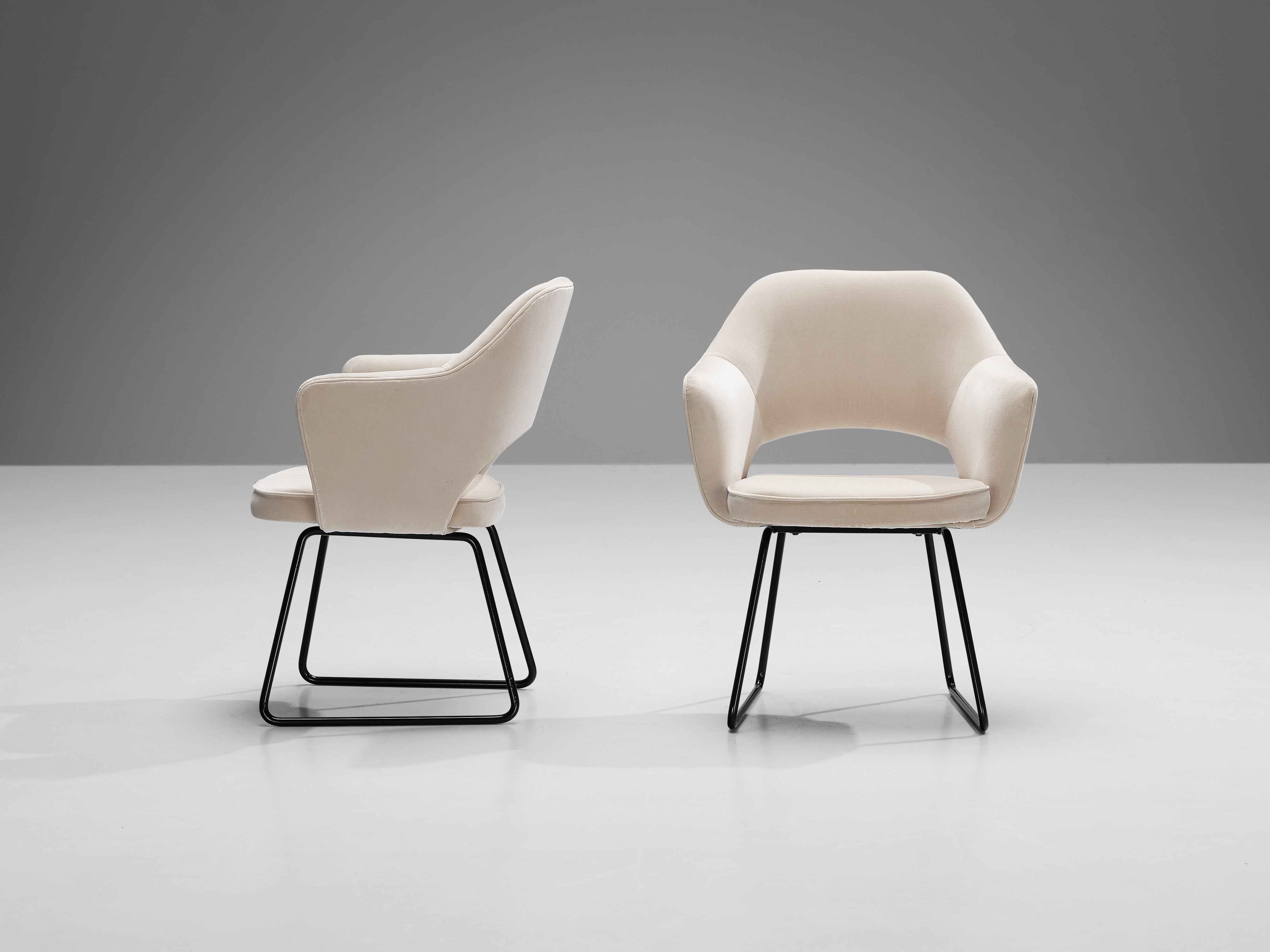 Eero Saarinen Limited Edition ‘Conference’ Armchairs of UNESCO Paris seating Morentz