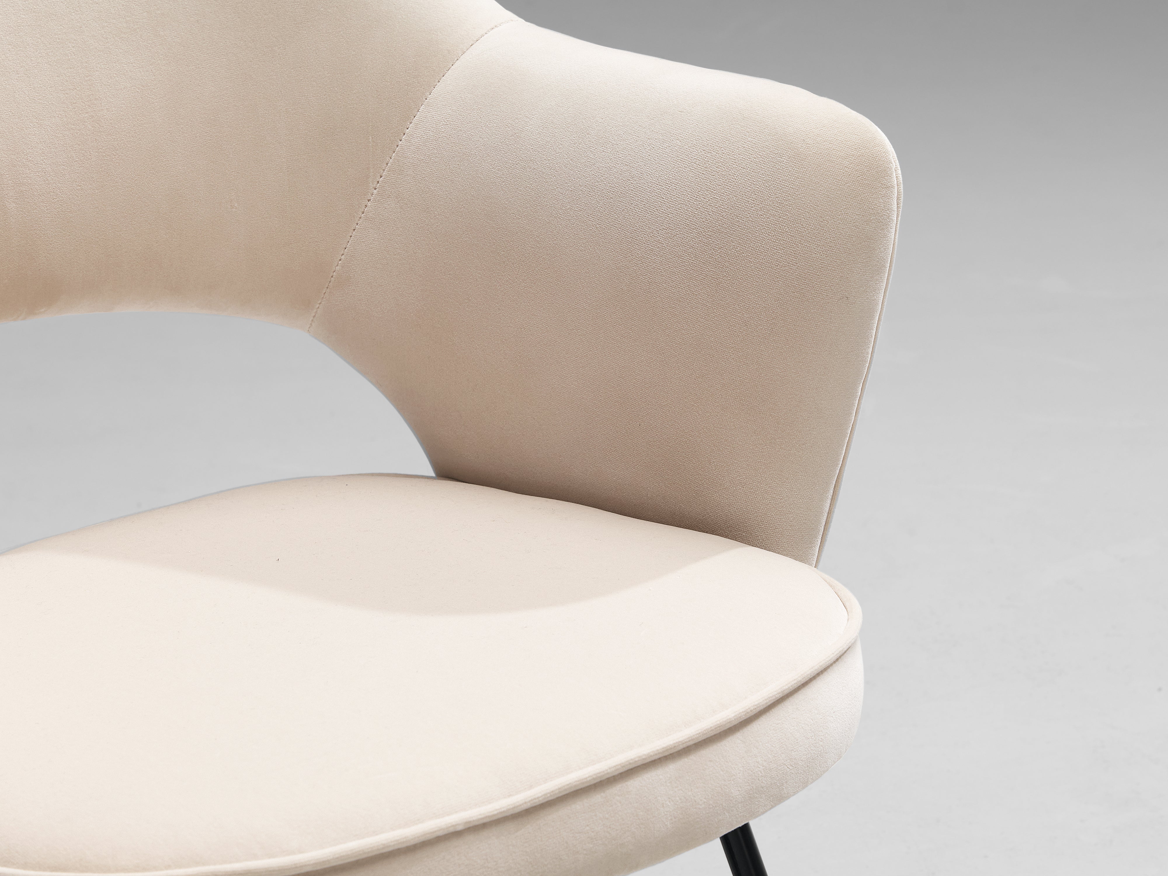 Eero Saarinen Limited Edition ‘Conference’ Armchairs of UNESCO Paris seating Morentz