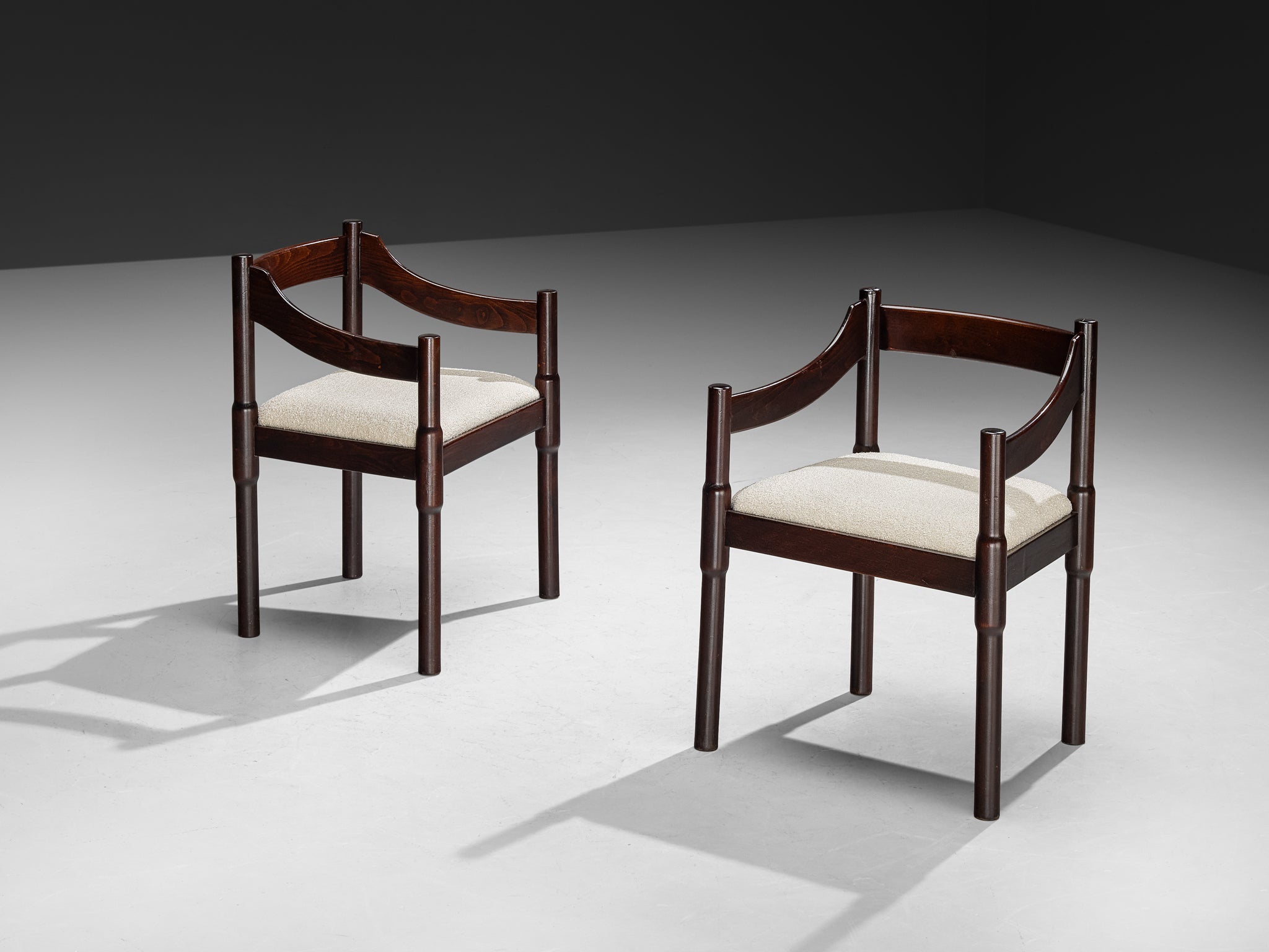 Vico Magistretti 'Carimate' Dining Chairs in White Upholstery Seating Morentz