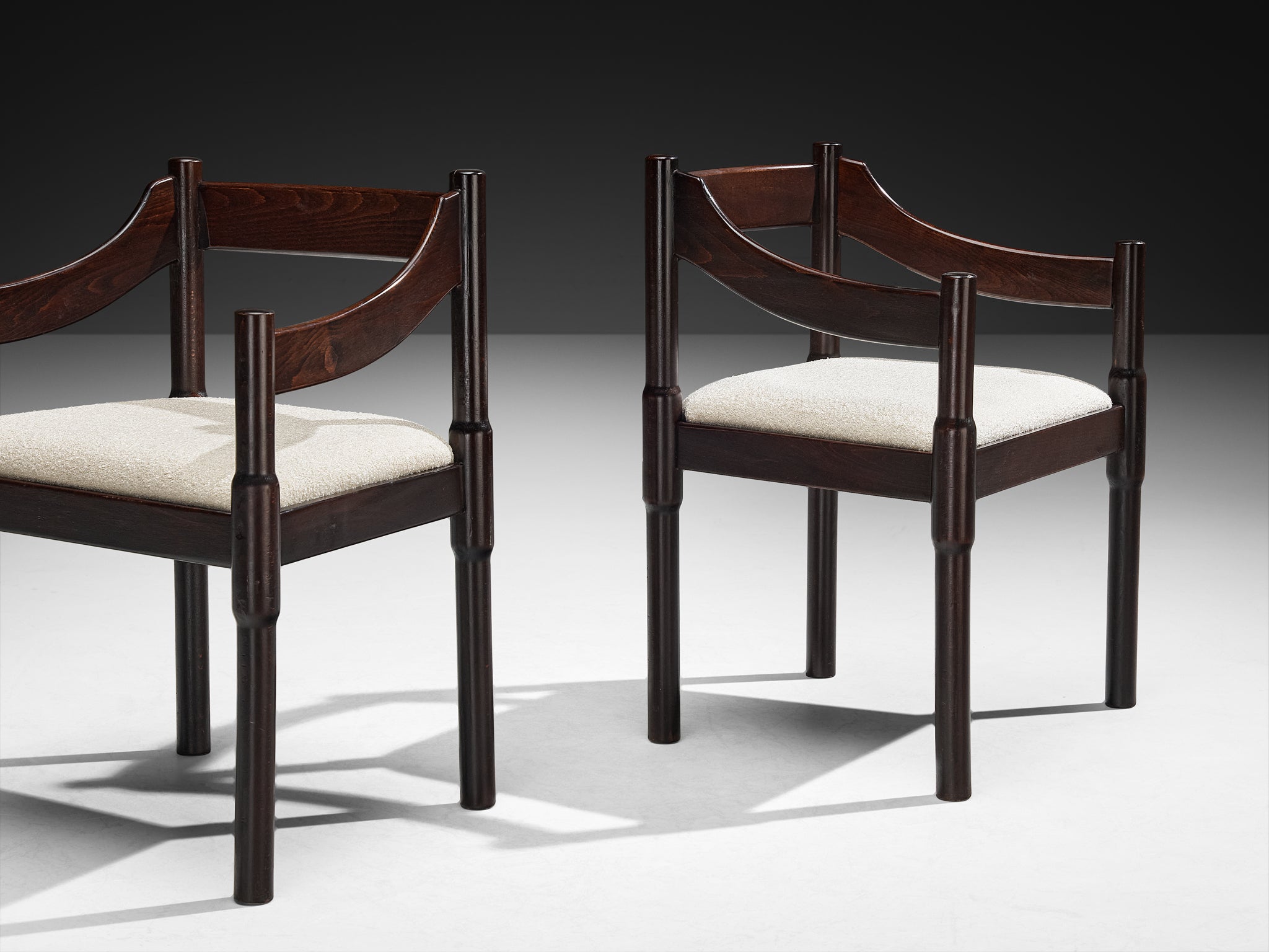 Vico Magistretti 'Carimate' Dining Chairs in White Upholstery Seating Morentz