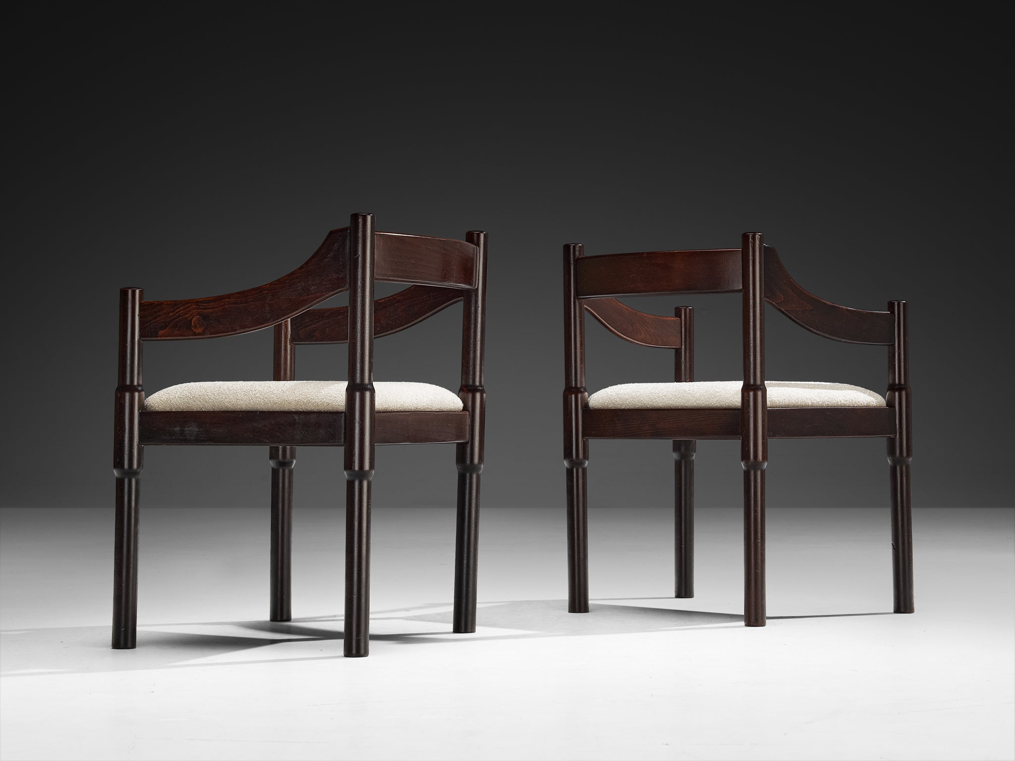Vico Magistretti 'Carimate' Dining Chairs in White Upholstery Seating Morentz
