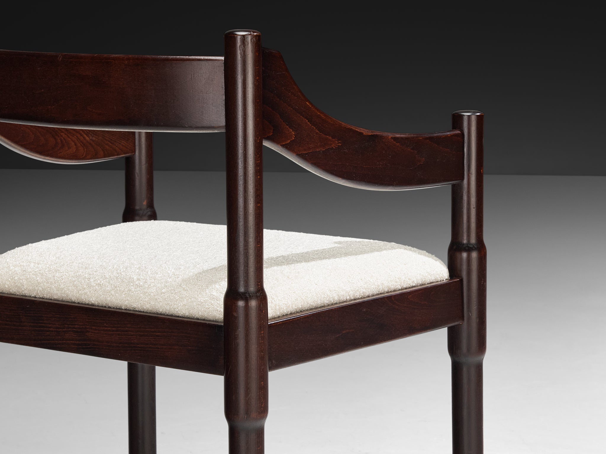 Vico Magistretti 'Carimate' Dining Chairs in White Upholstery Seating Morentz