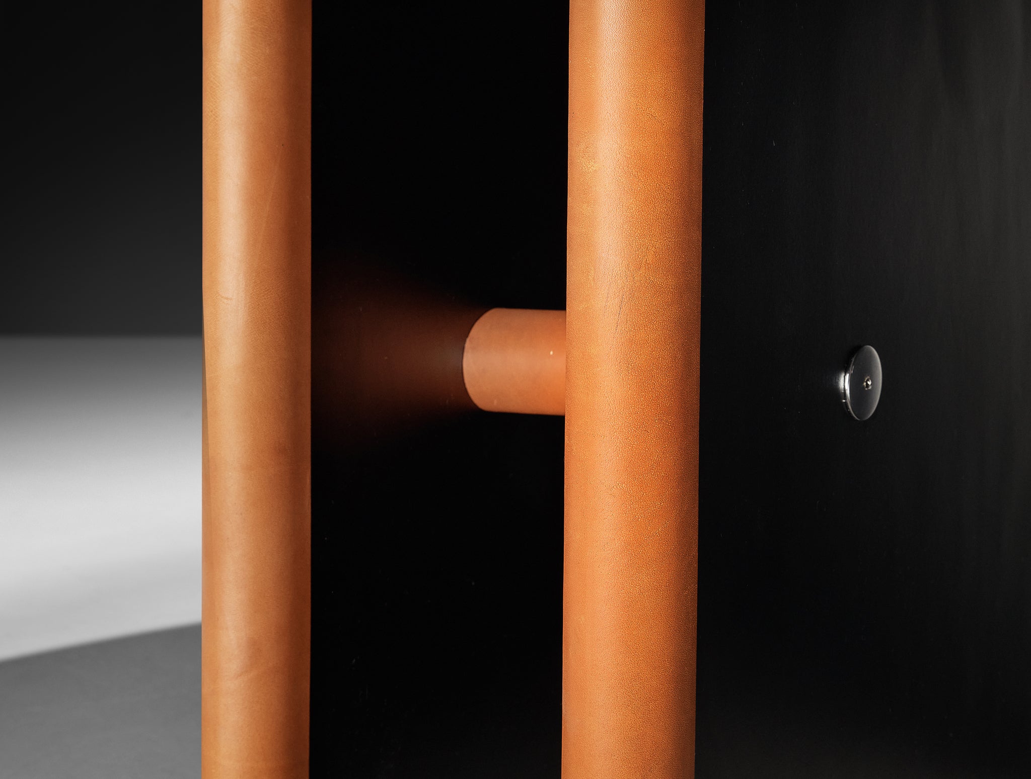 Guido Faleschini for Mariani Round Table in Cognac Leather 8ft