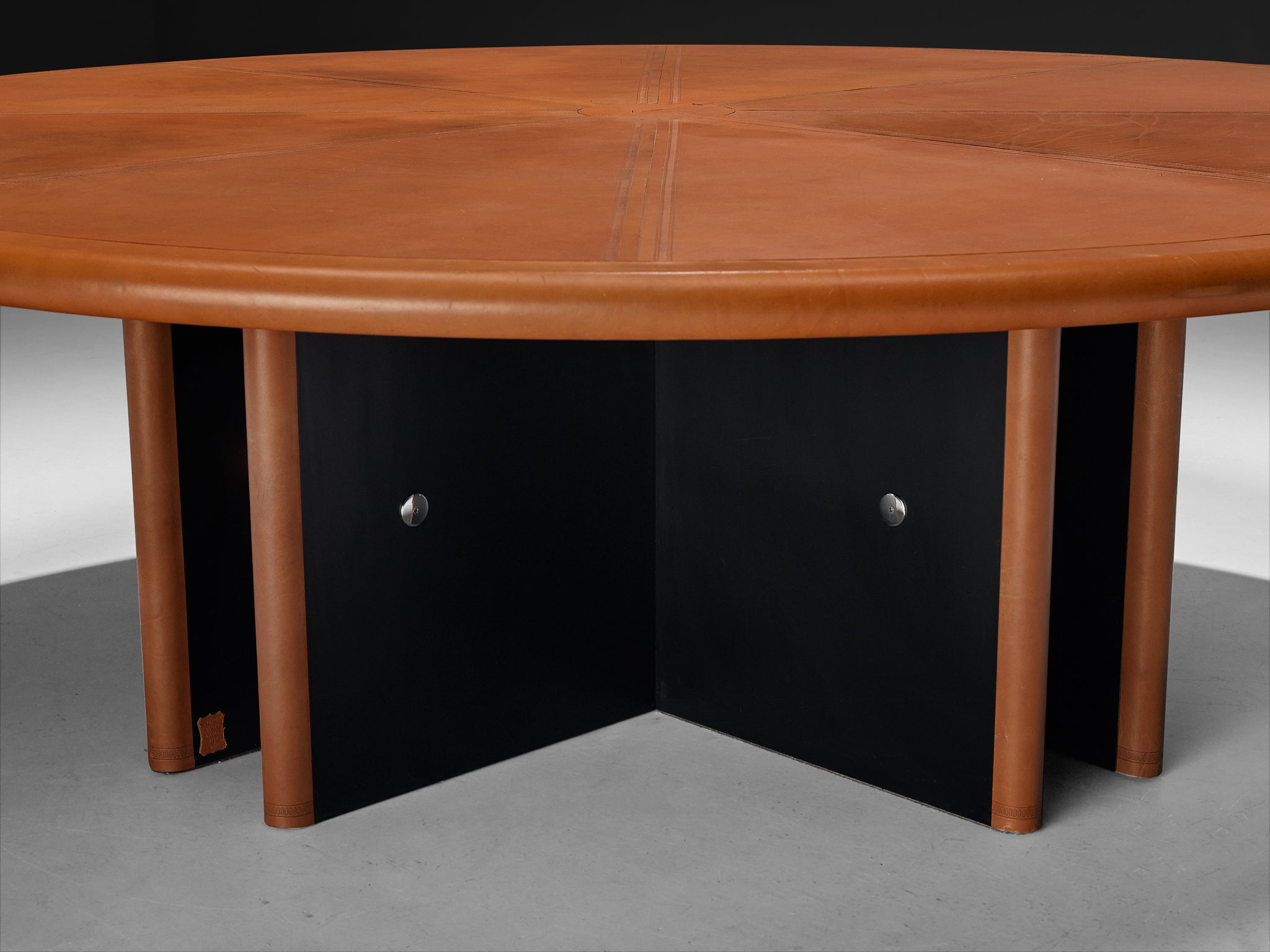 Guido Faleschini for Mariani Round Table in Cognac Leather 8ft