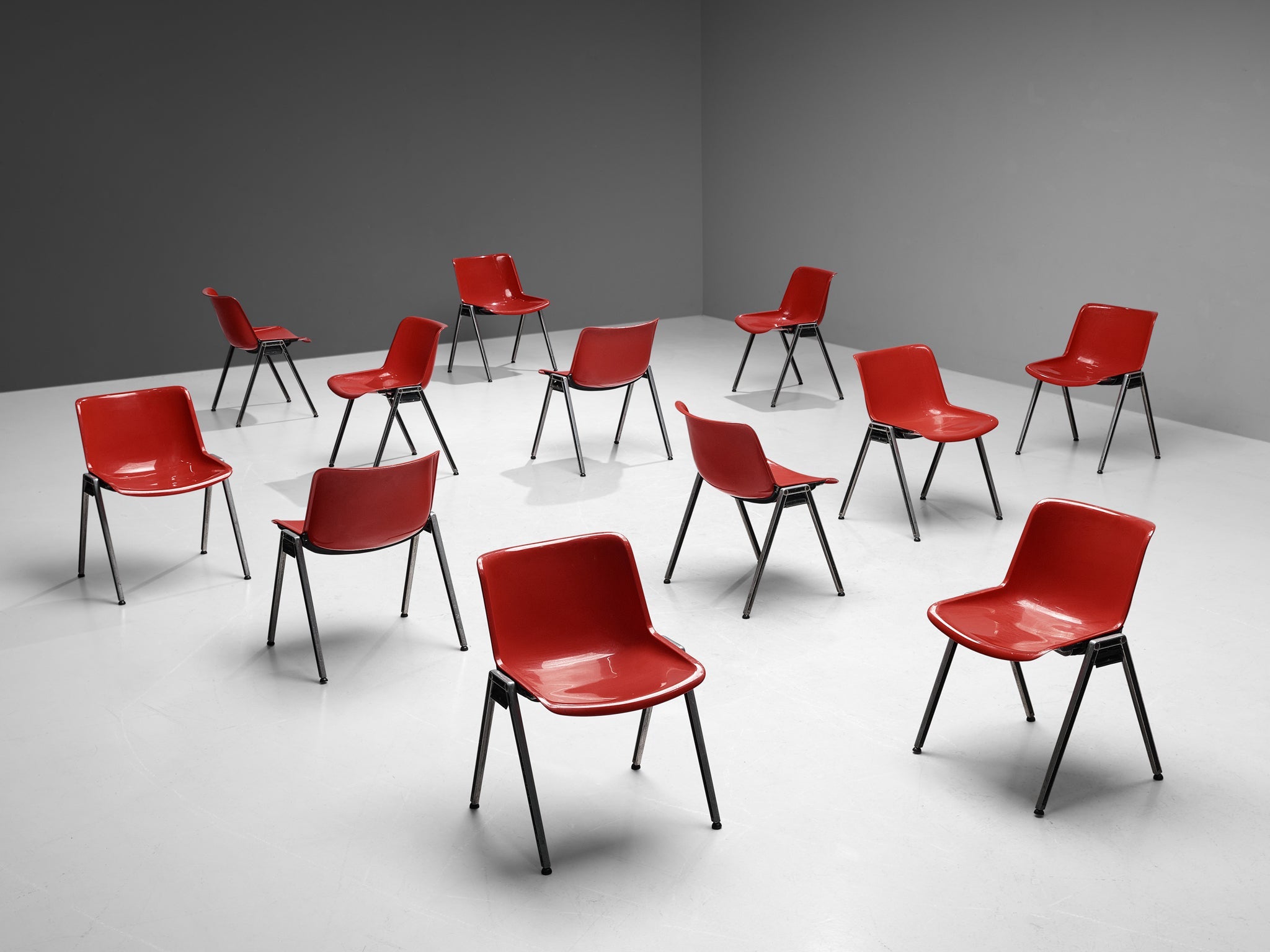 Centro Progetti Tecno Stackable ‘Modus’ Chairs in Red seating Morentz
