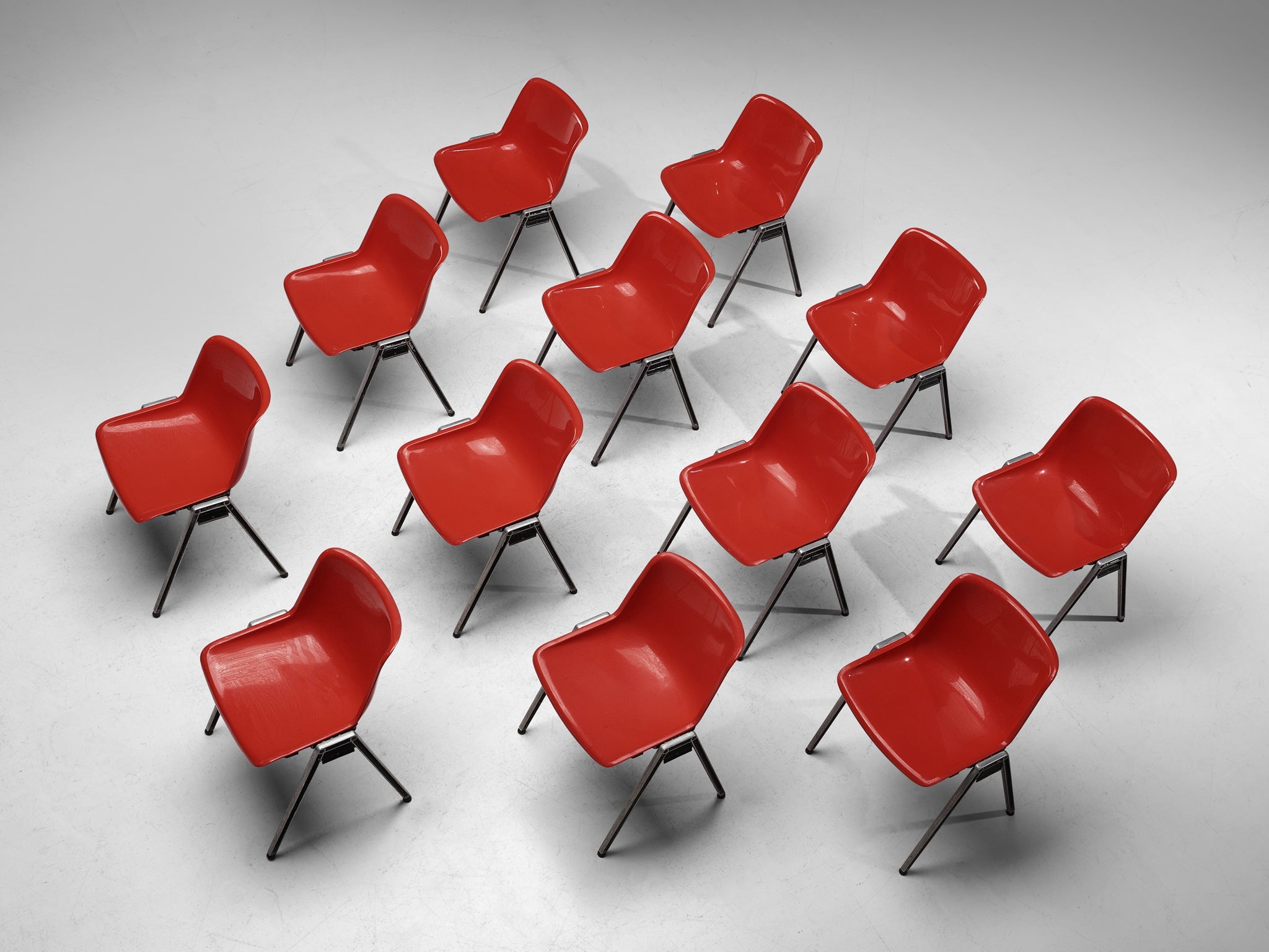 Centro Progetti Tecno Stackable ‘Modus’ Chairs in Red seating Morentz