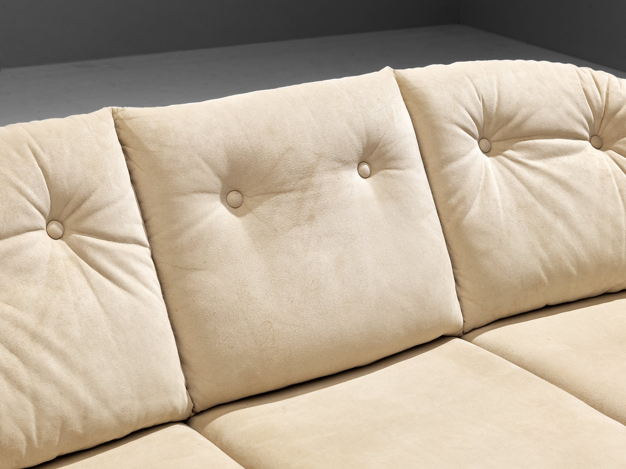 Knoll Antimott Sofa in Off-White Alcantara seating Morentz
