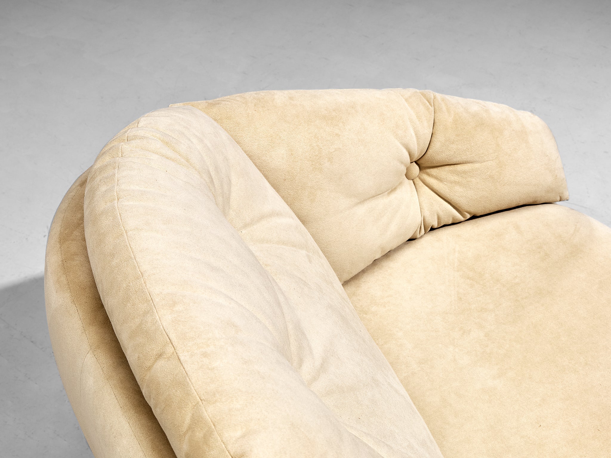 Knoll Antimott Sofa in Off-White Alcantara seating Morentz