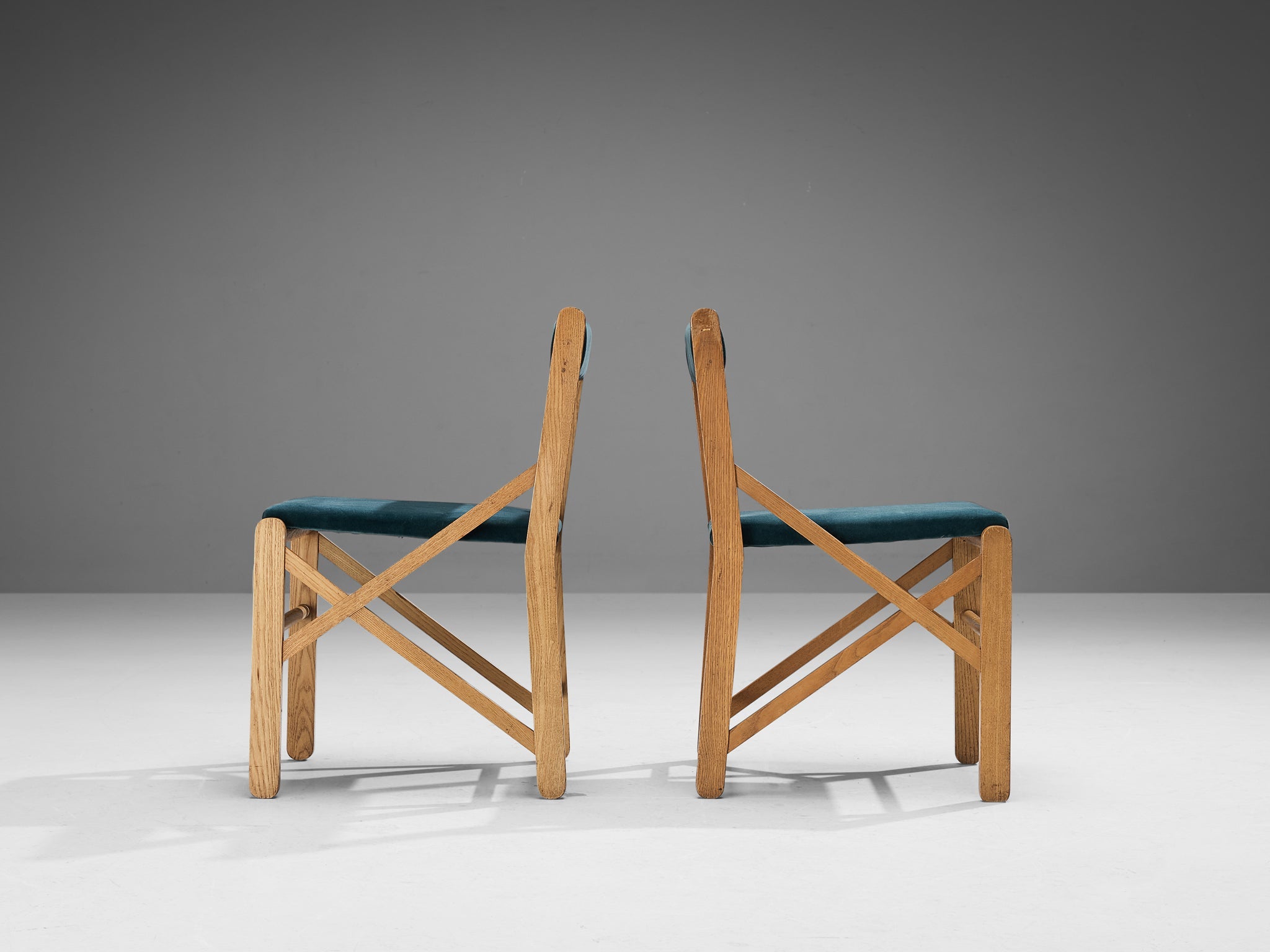 Italian Pair of Dining Chairs With Structural Frames in Oak seating Morentz