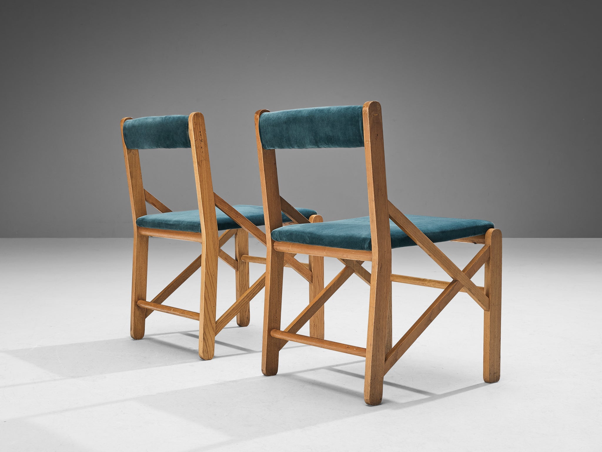 Italian Pair of Dining Chairs With Structural Frames in Oak seating Morentz