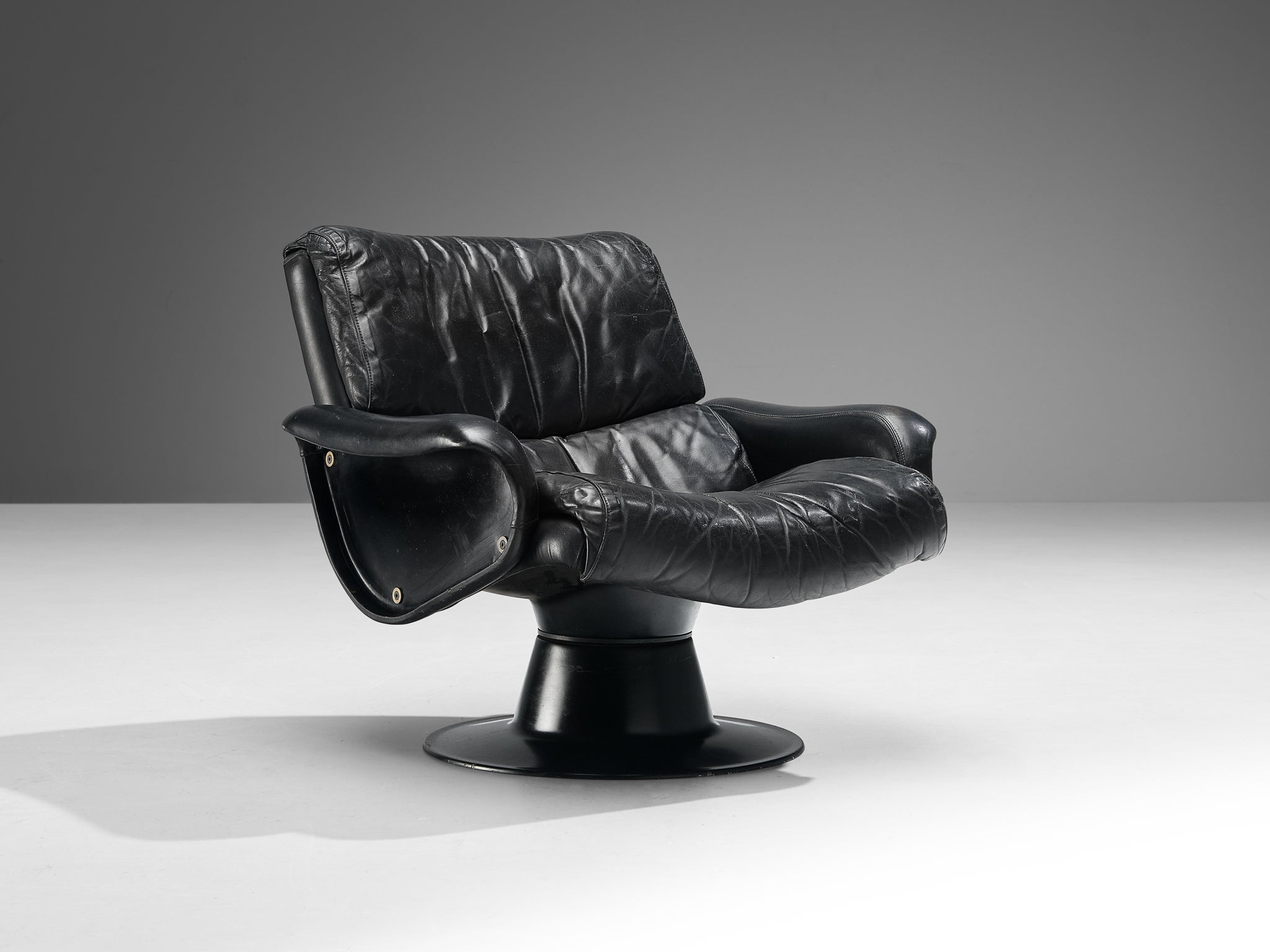 Yrjö Kukkapuro for Haimi Finland 'Saturnus' Armchair in Black Leather seating Morentz