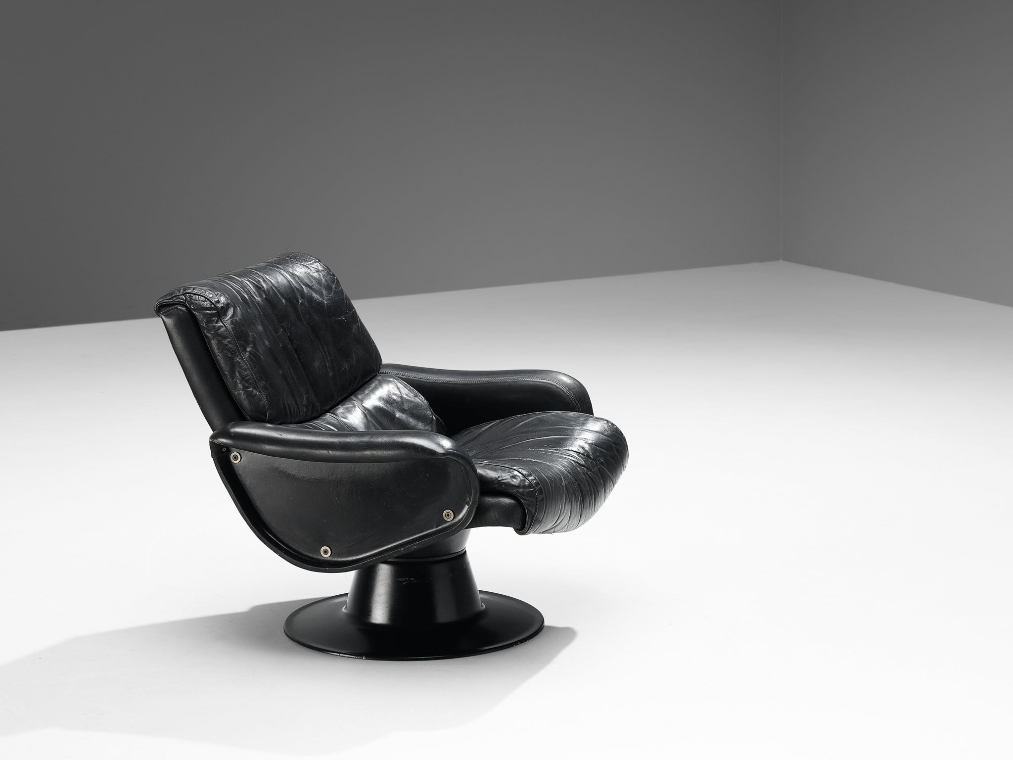 Yrjö Kukkapuro for Haimi Finland 'Saturnus' Armchair in Black Leather seating Morentz