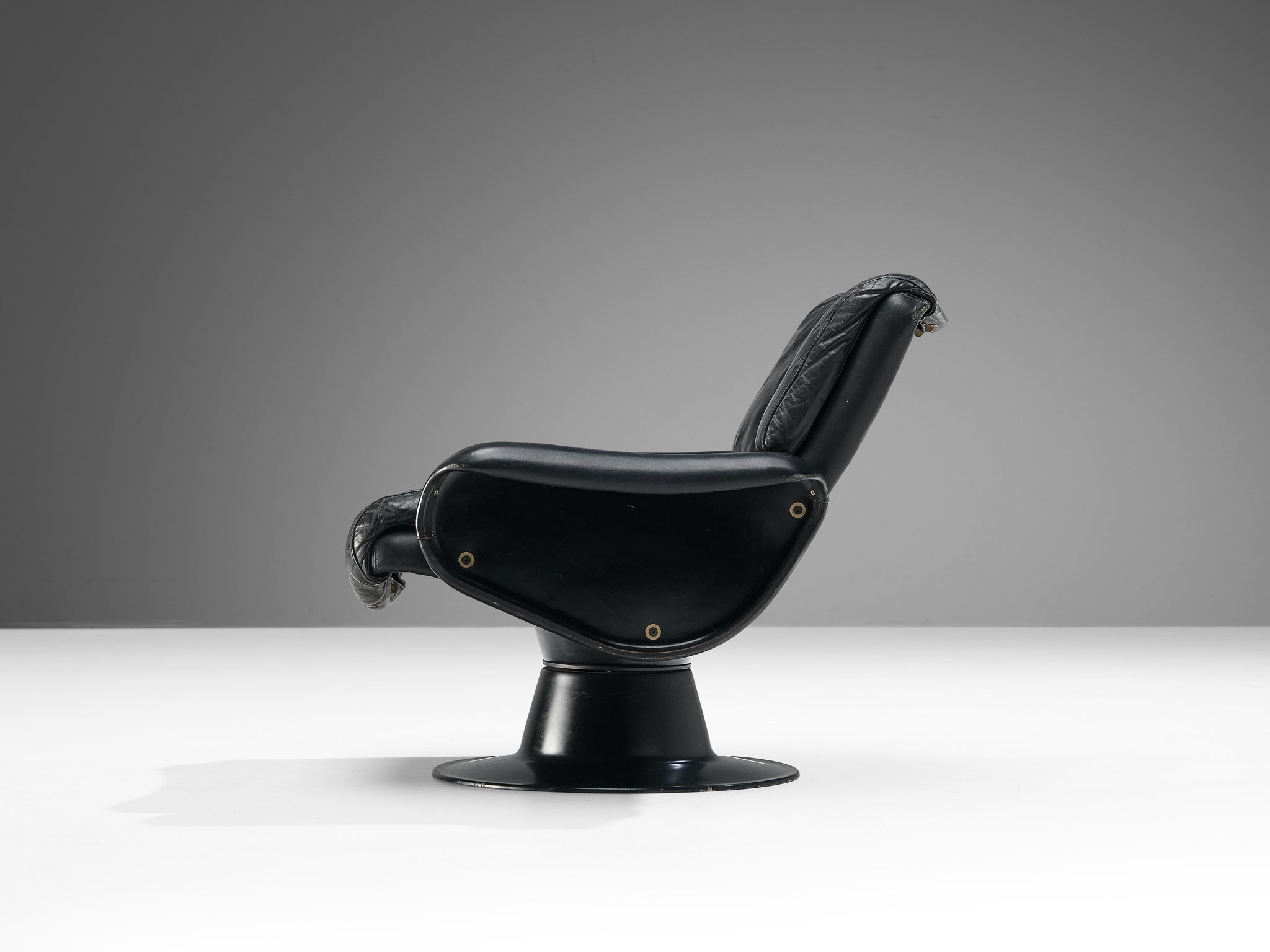 Yrjö Kukkapuro for Haimi Finland 'Saturnus' Armchair in Black Leather seating Morentz