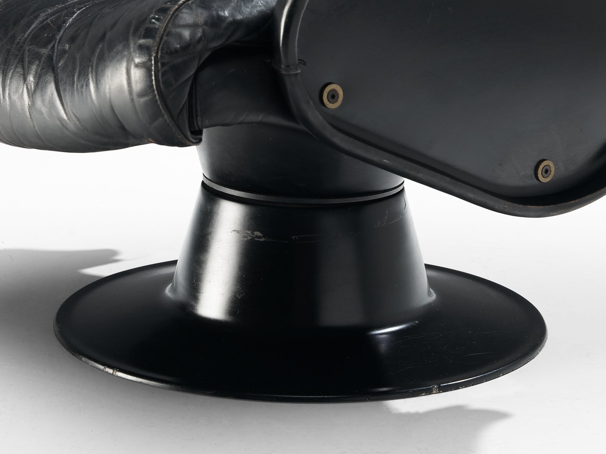 Yrjö Kukkapuro for Haimi Finland 'Saturnus' Armchair in Black Leather seating Morentz