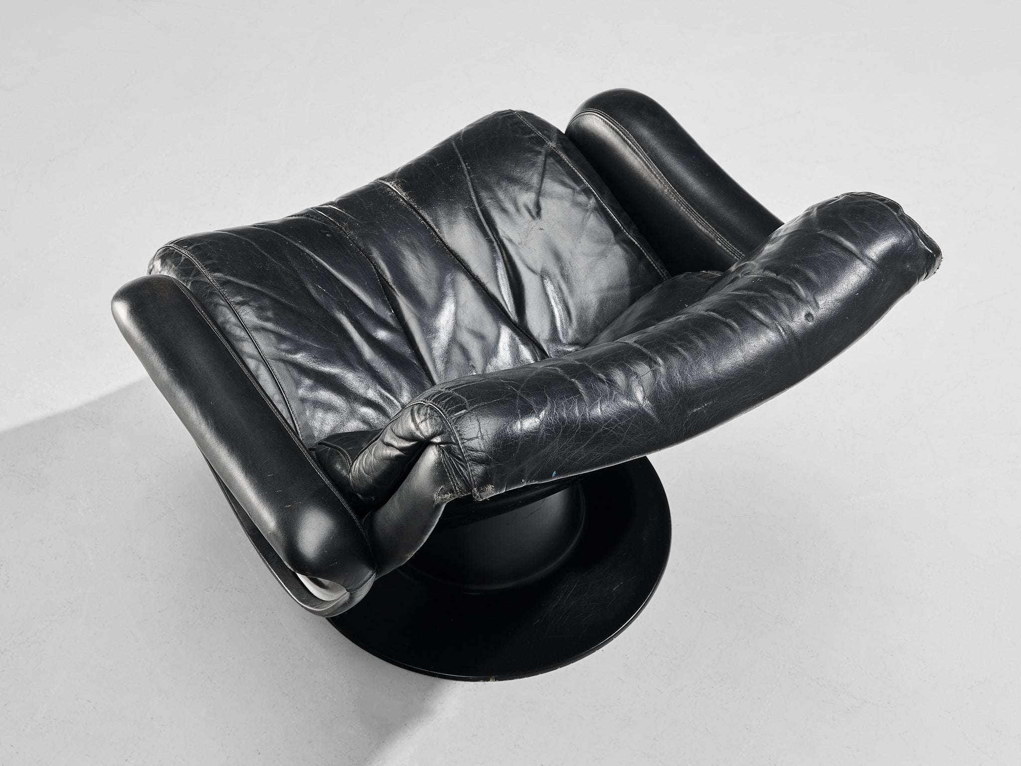 Yrjö Kukkapuro for Haimi Finland 'Saturnus' Armchair in Black Leather seating Morentz