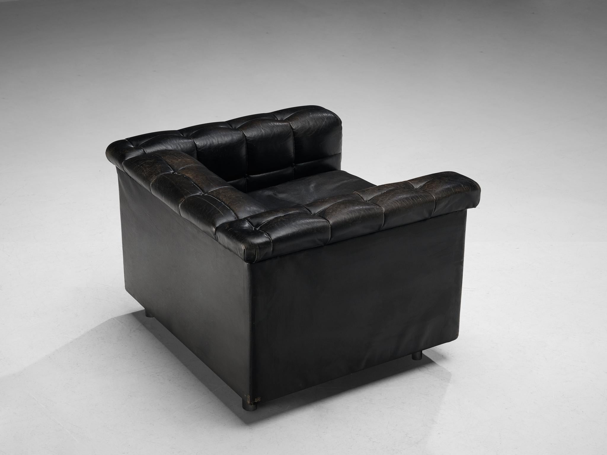 Cubic Lounge Chair in Black Leather seating Morentz