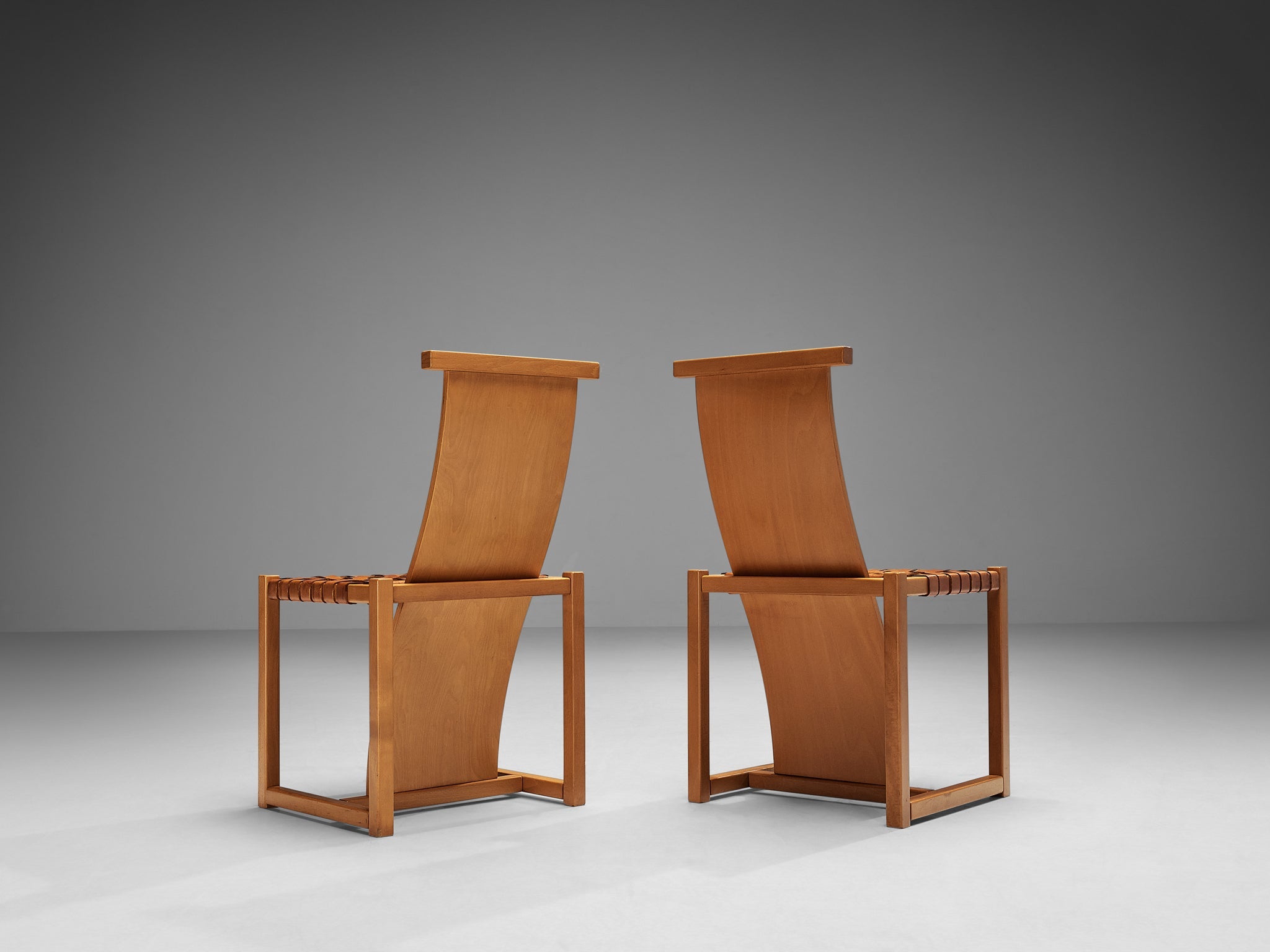 Italian Pair of Dining Chairs with Woven Leather Seats seating Morentz