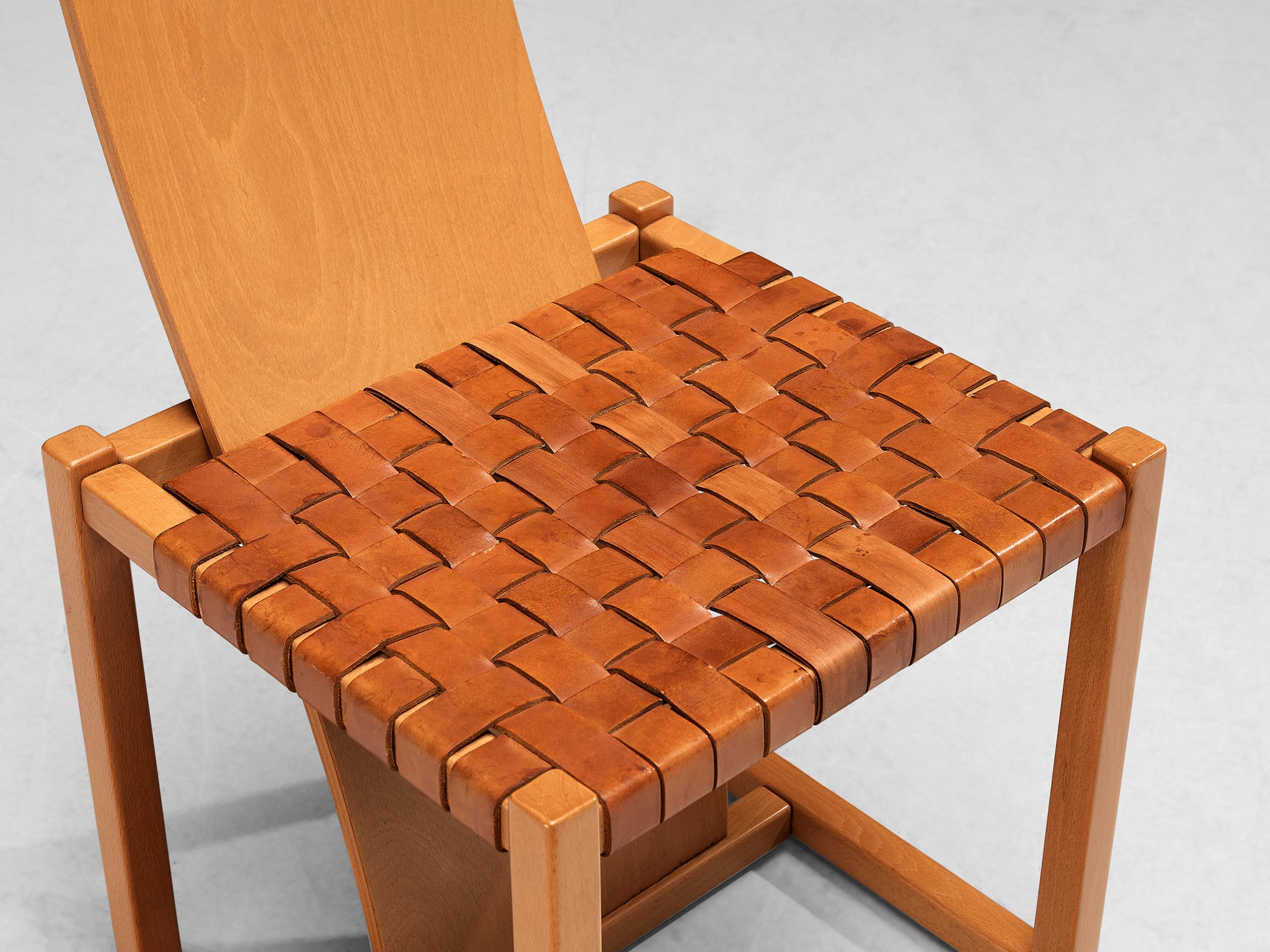 Italian Set of Eight Dining Chairs with Woven Leather Seats seating Morentz