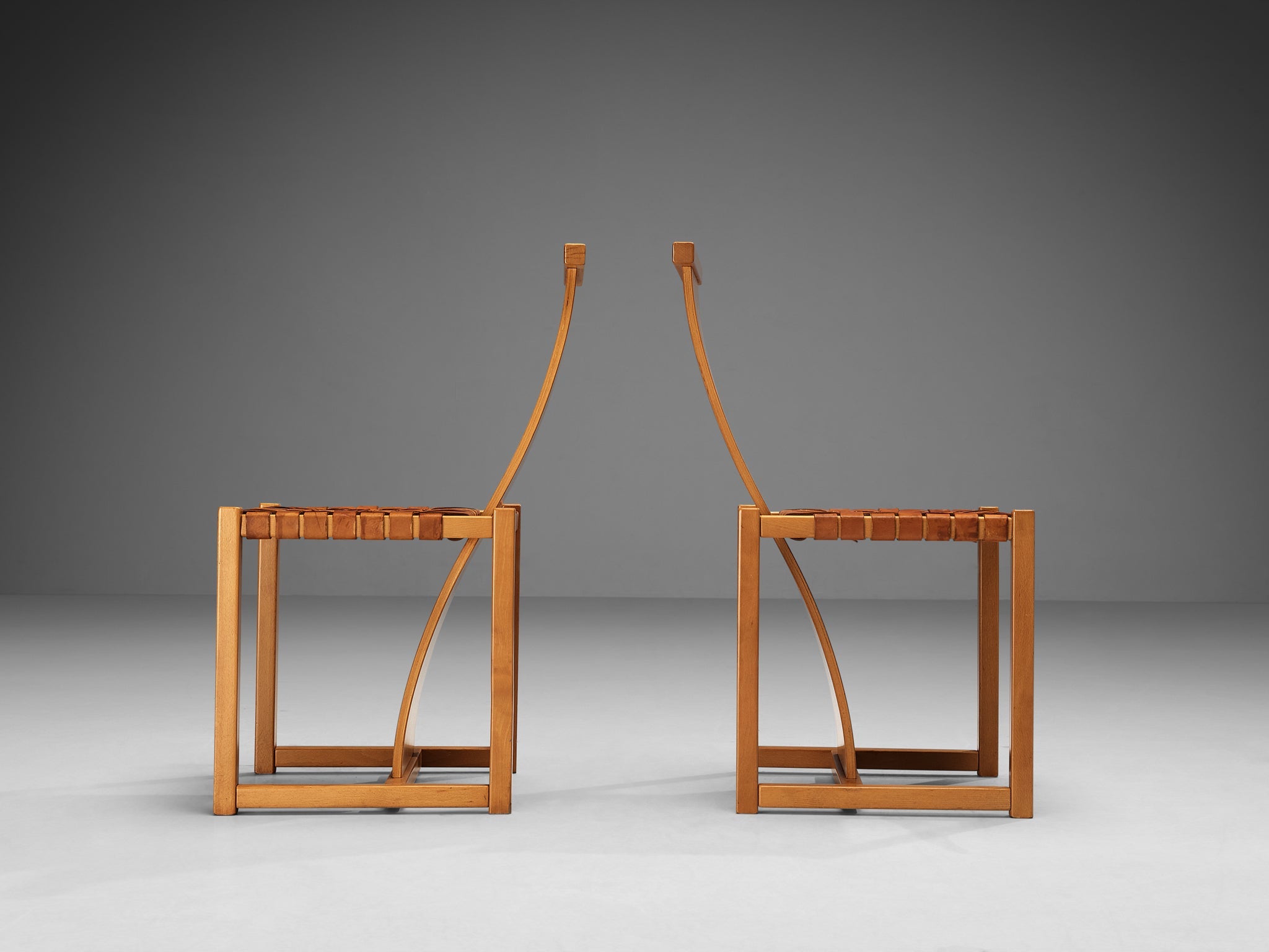 Italian Pair of Dining Chairs with Woven Leather Seats seating Morentz