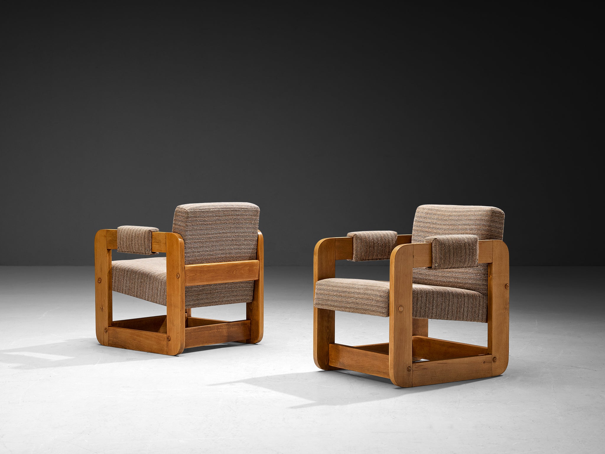 Cubic Lounge Chairs in Light Grey Upholstery Seating Morentz