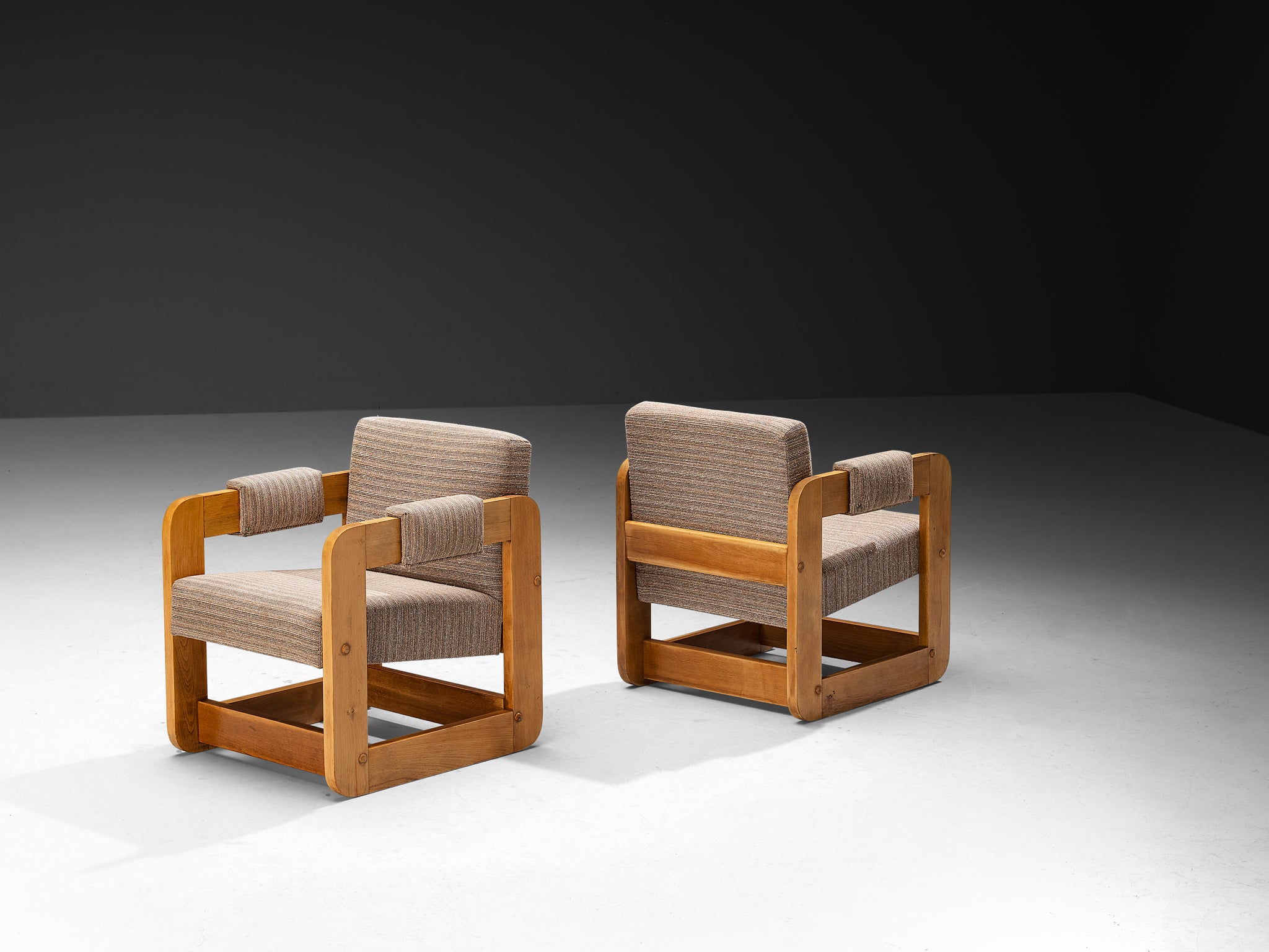 Cubic Lounge Chairs in Light Grey Upholstery Seating Morentz