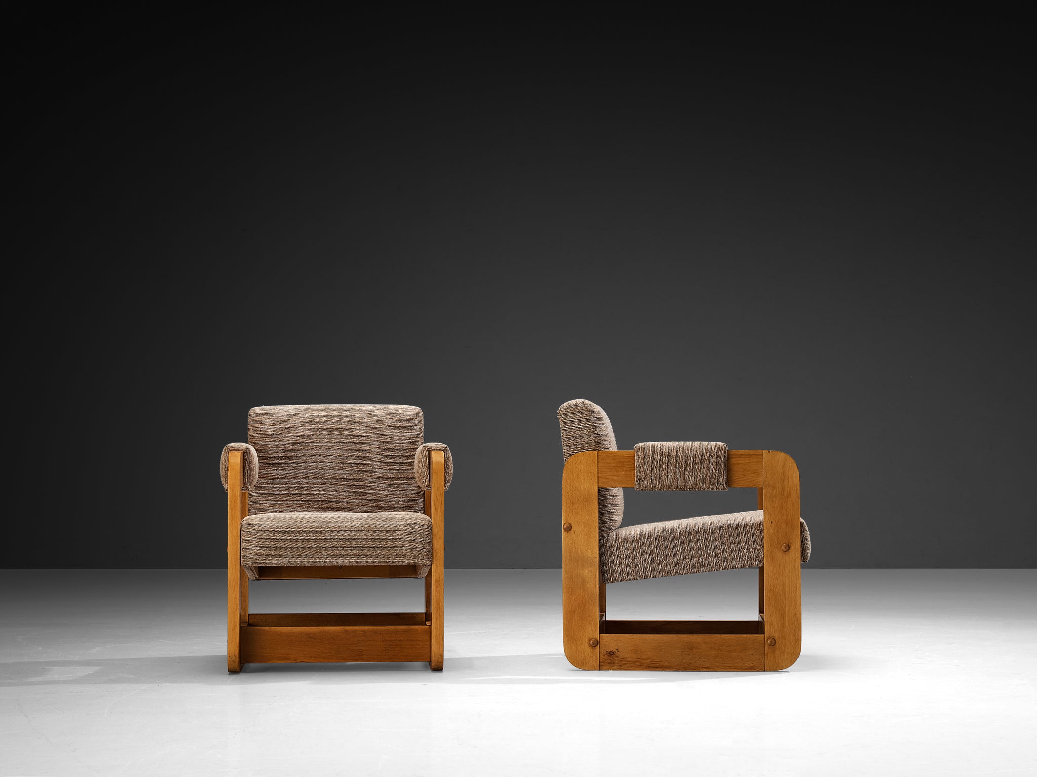 Cubic Lounge Chairs in Light Grey Upholstery Seating Morentz