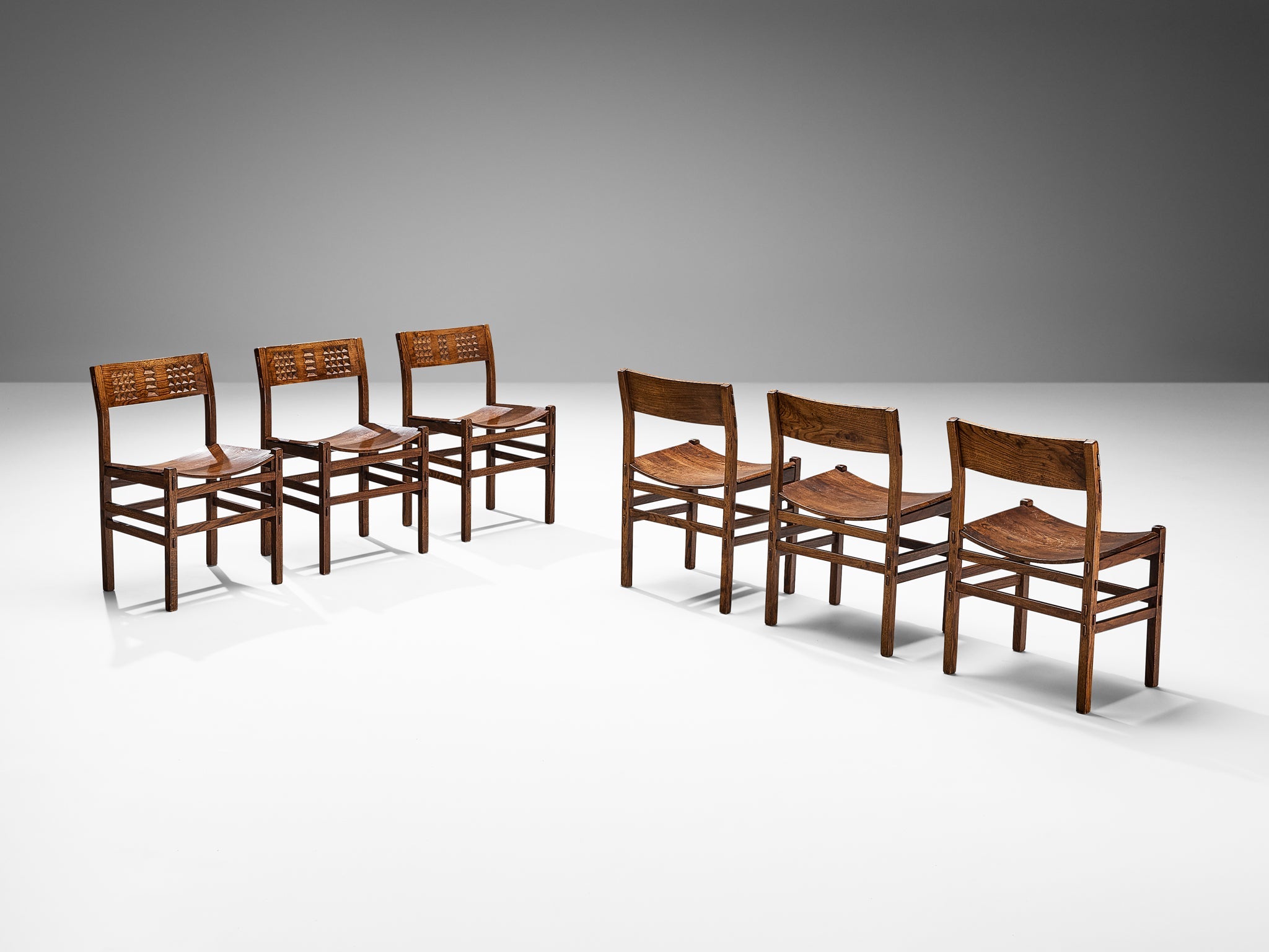 Italian Set of Six Dining Chairs in Oak with Geometrical Carved Backrests seating Morentz