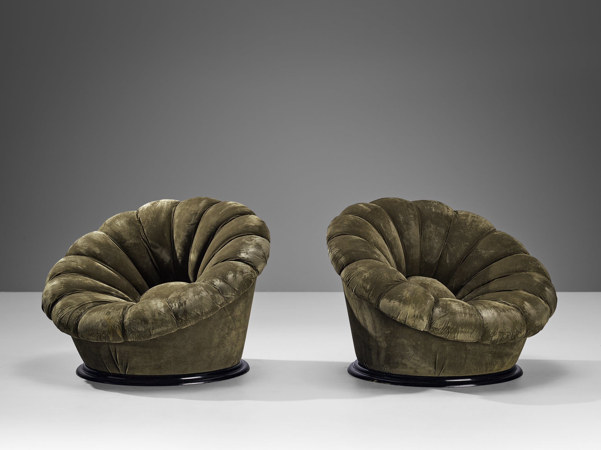 Italian Organic Pair of Lounge Chairs in Khaki Green Velvet Seating Morentz
