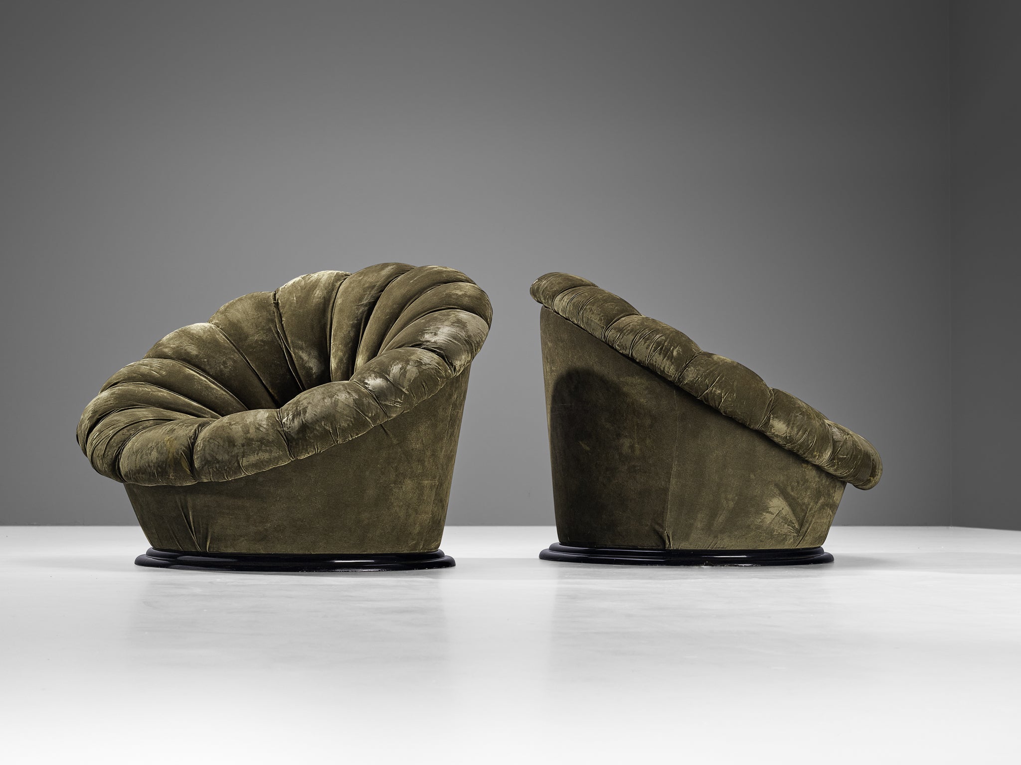 Italian Organic Pair of Lounge Chairs in Khaki Green Velvet Seating Morentz