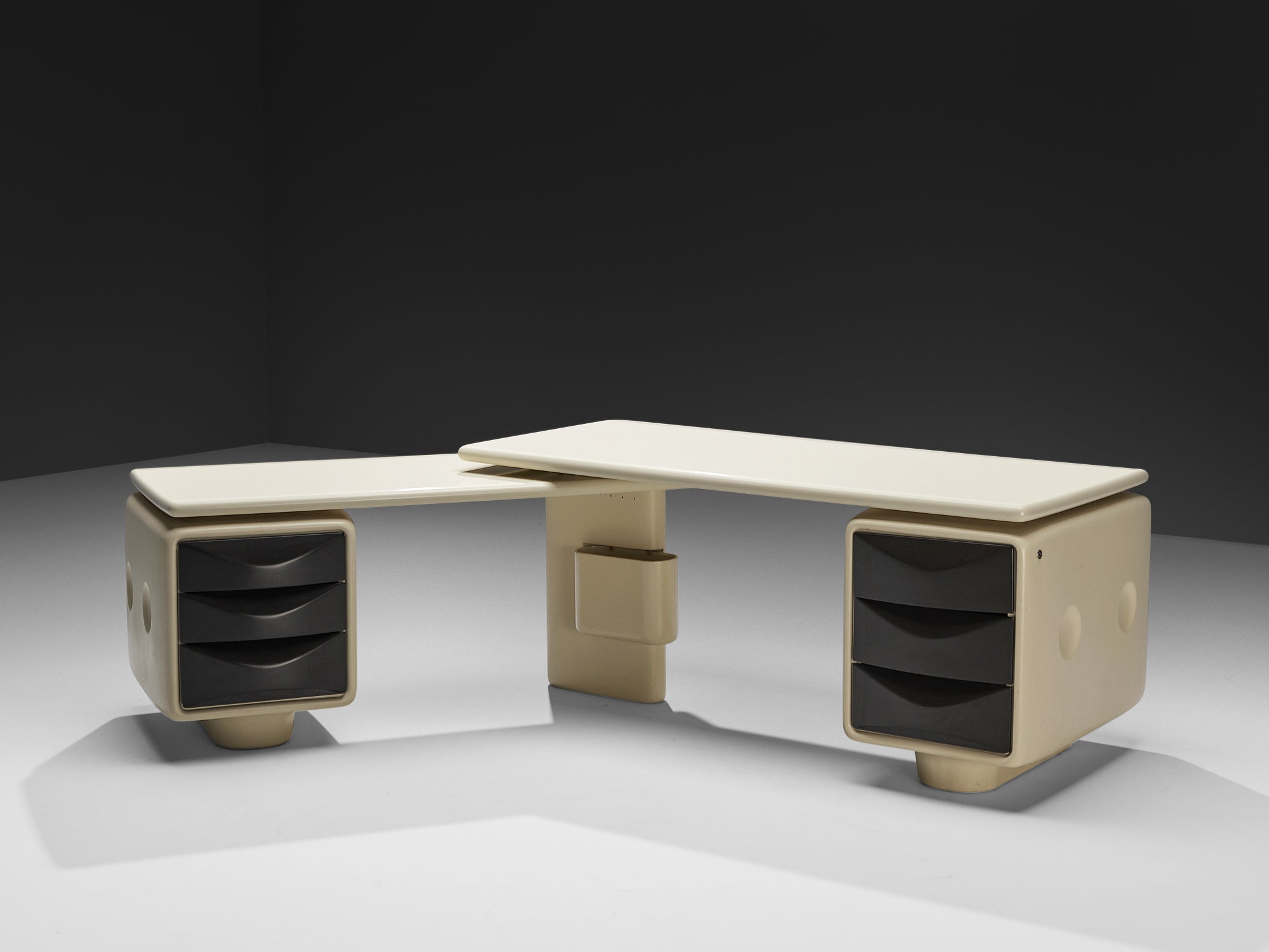 Ernest 'Igl' Hofmann 'Jet' Corner Desk in Polyurethane Tables Morentz